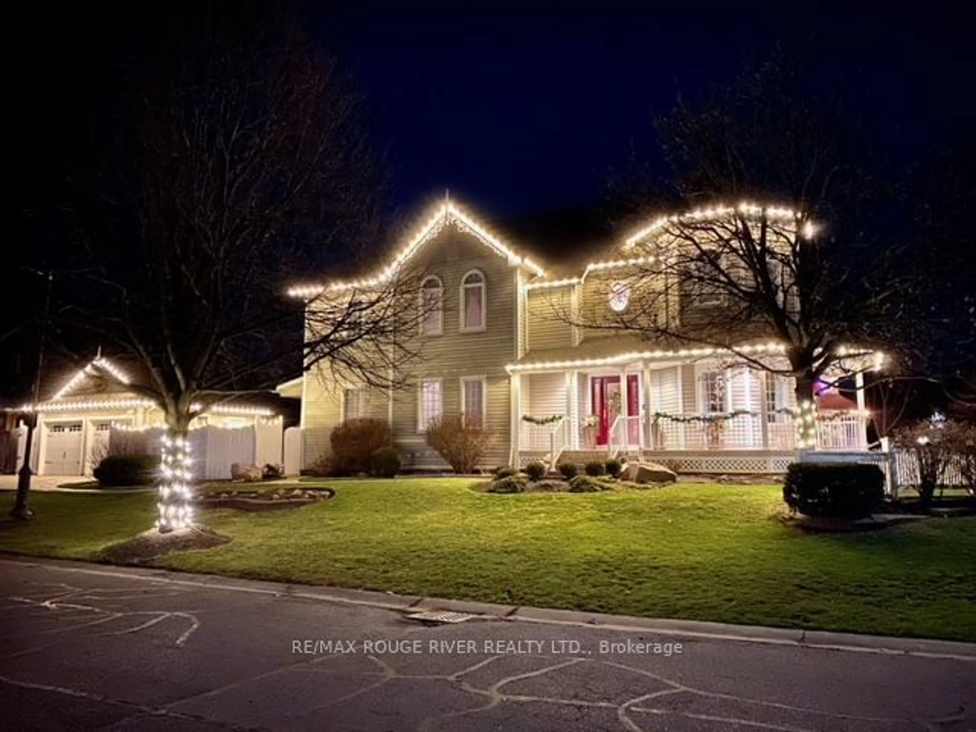 Frontside or backside of a home, the street view for 10 Sawyer Ave, Whitby Ontario L1M 1C7