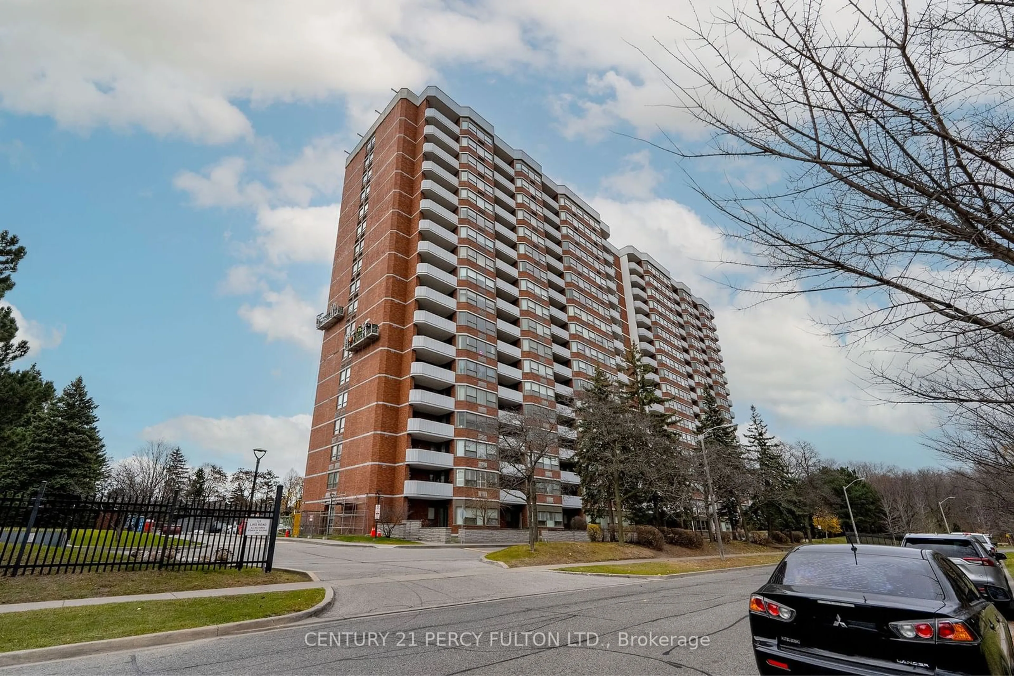 A pic from exterior of the house or condo, the front or back of building for 121 Ling Rd #1612, Toronto Ontario M1E 4Y2