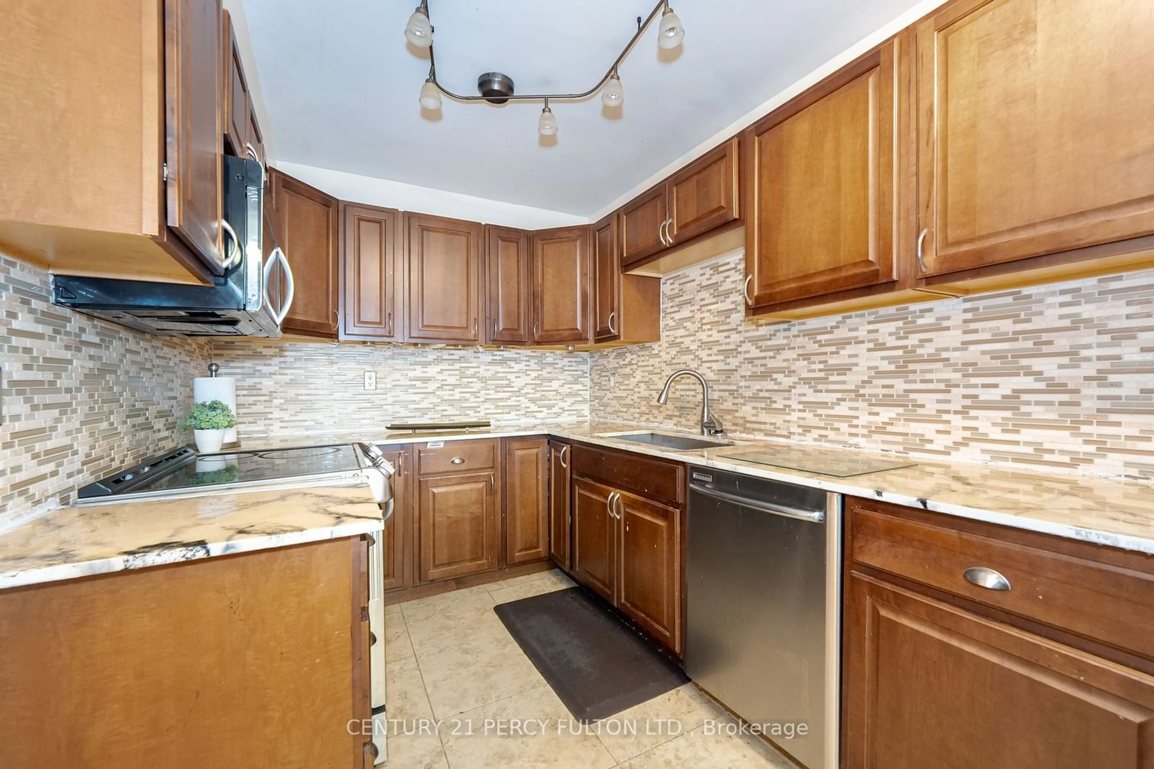 Standard kitchen, wood floors for 121 Ling Rd #1612, Toronto Ontario M1E 4Y2