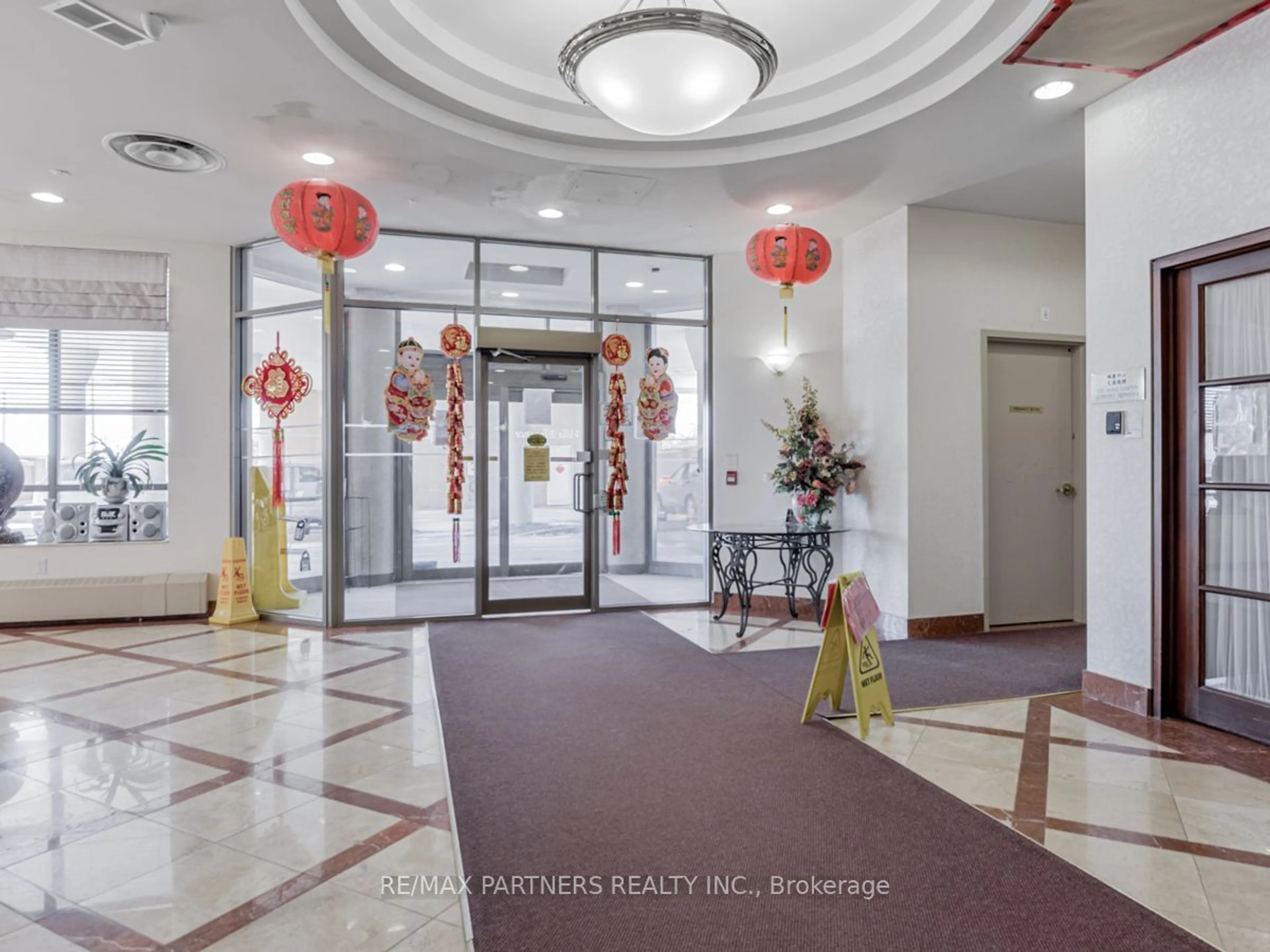 Indoor lobby for 3088 KENNEDY Rd #907, Toronto Ontario M1V 5M4