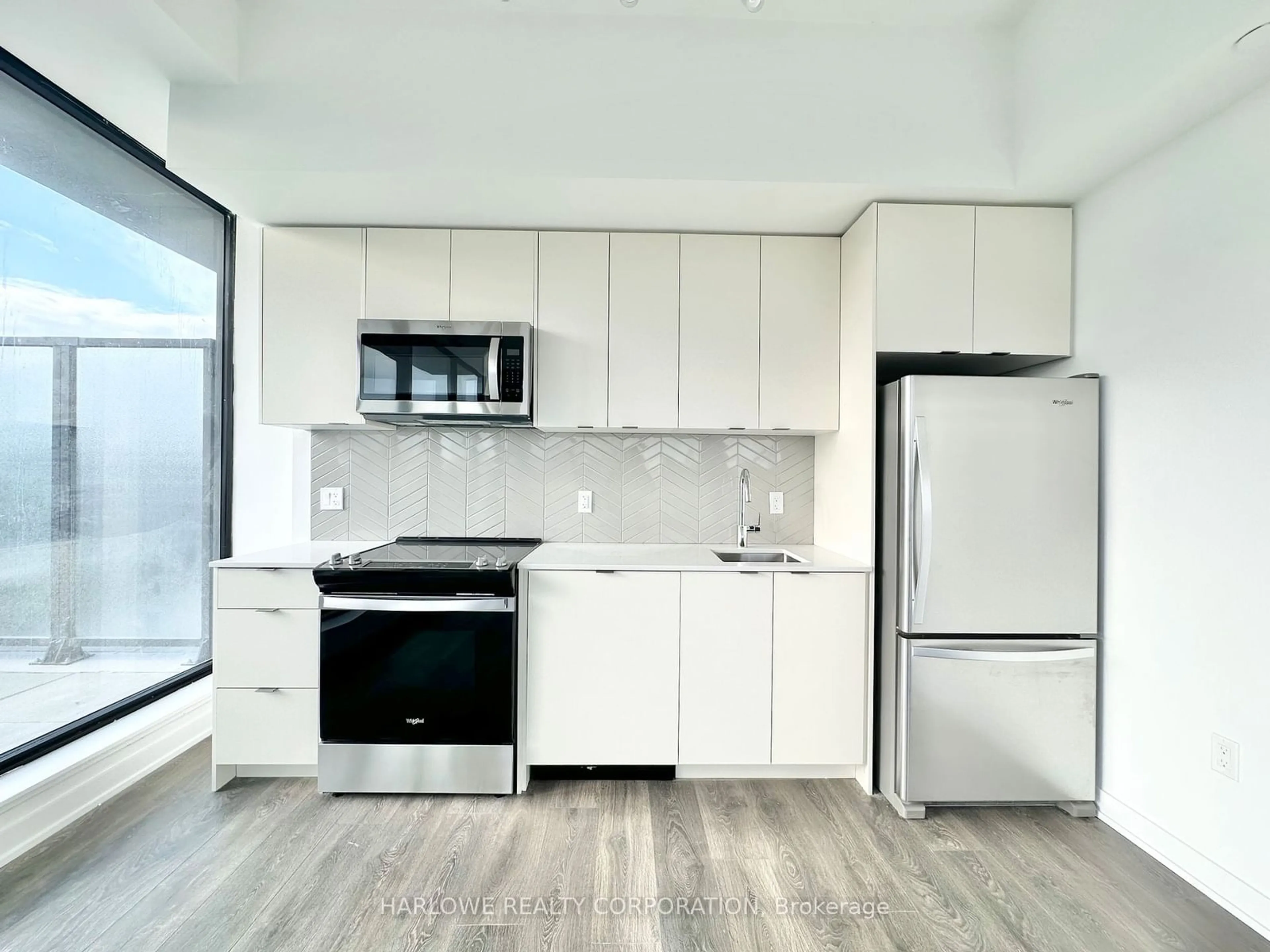 Standard kitchen, wood floors for 1612 Charles St #PH422 C, Whitby Ontario L1N 0P3