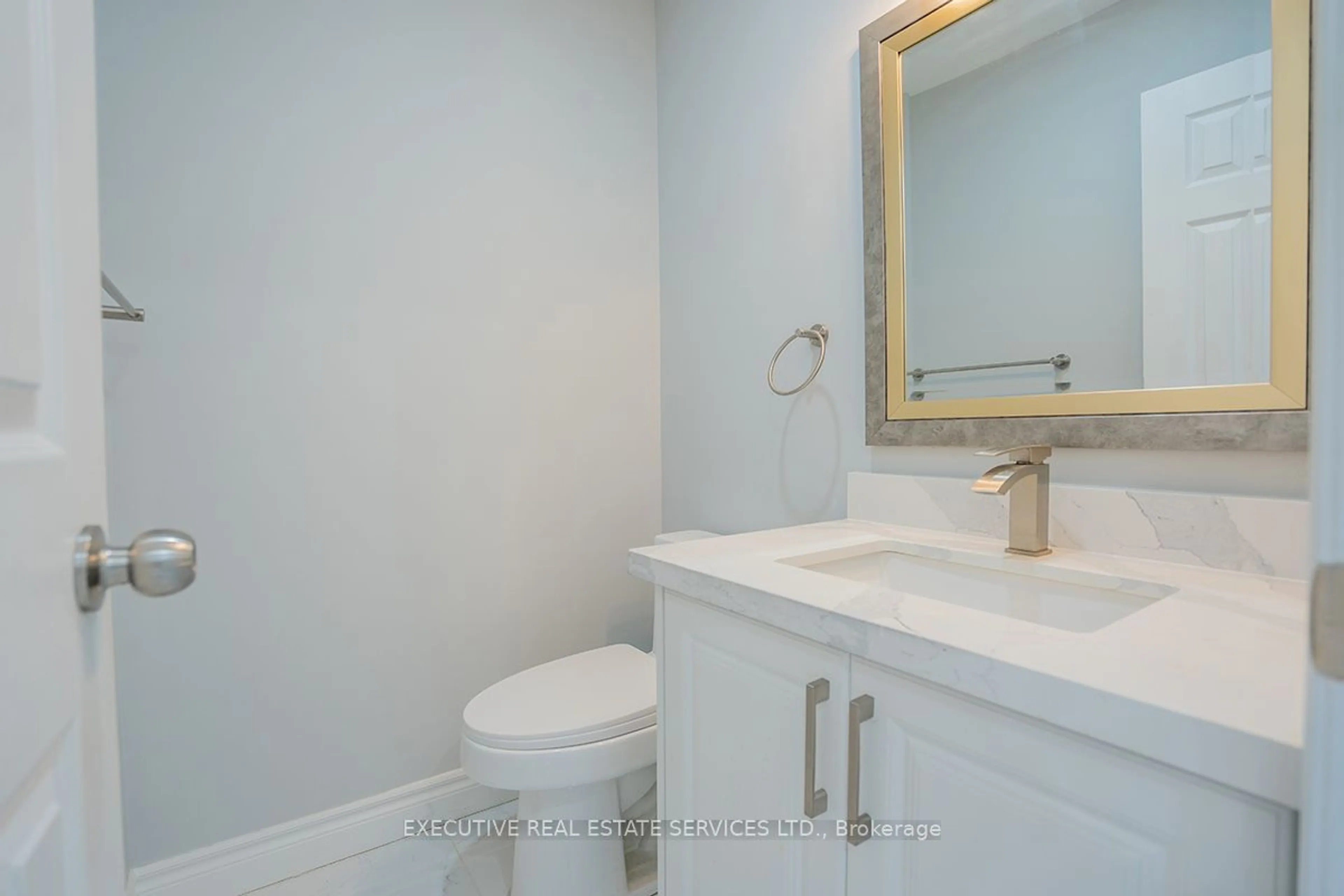 Bathroom, wood floors for 46 Willowbrook Dr, Whitby Ontario L1R 1S6