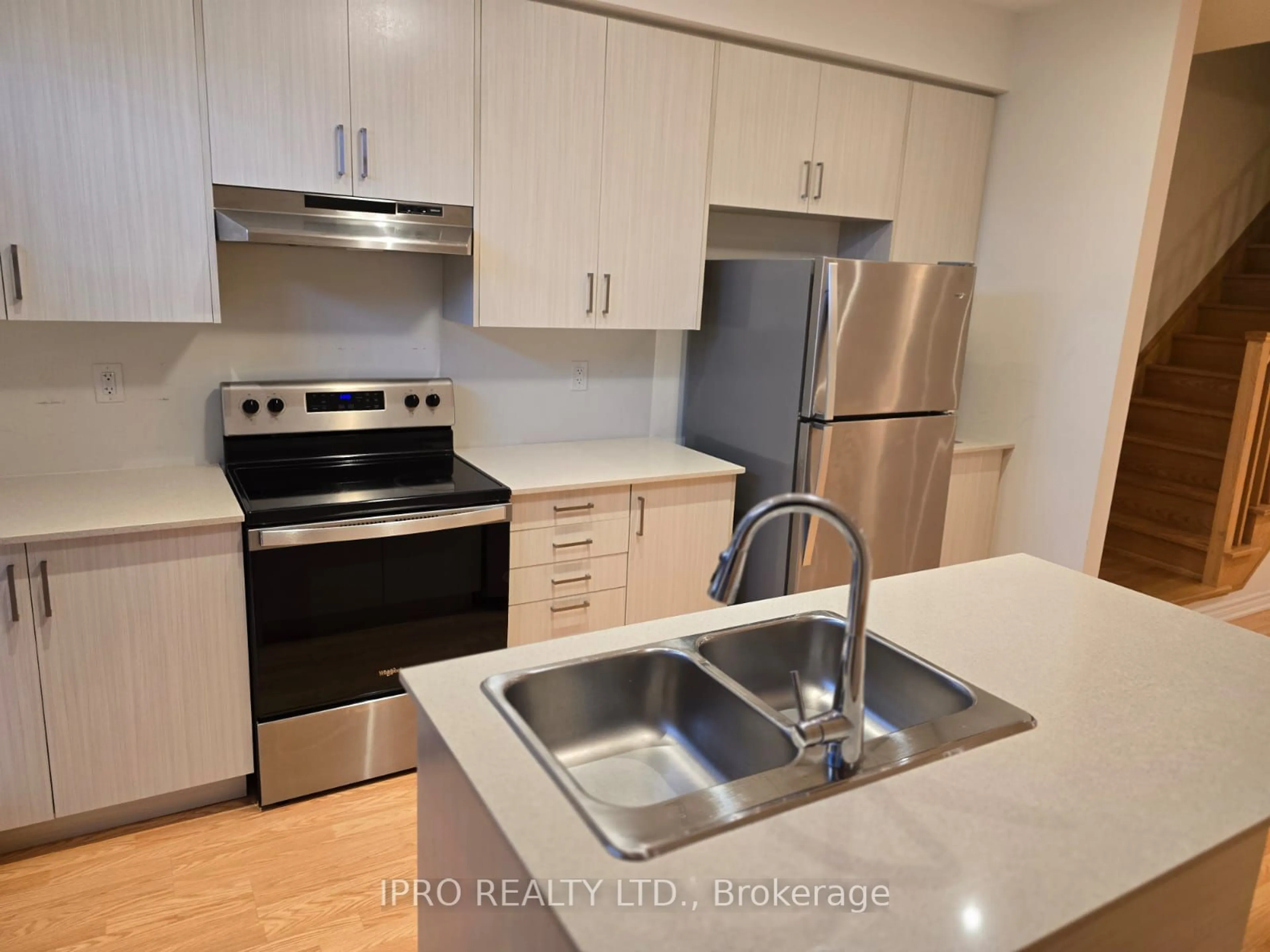 Standard kitchen for 294 Okanagan Path, Oshawa Ontario L1H 0A7