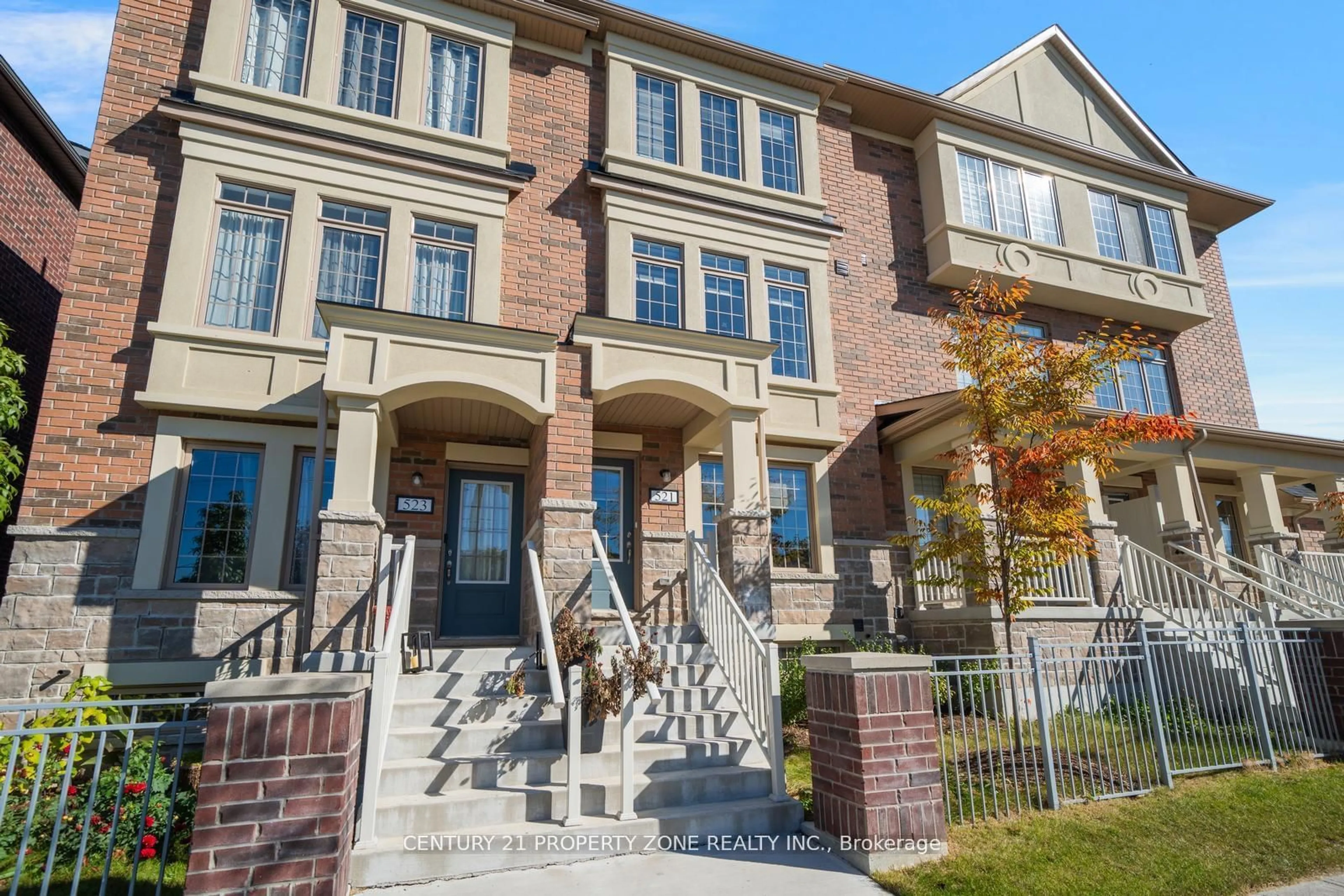 A pic from exterior of the house or condo, the front or back of building for 521 Old Harwood Ave, Ajax Ontario L1Z 0V2