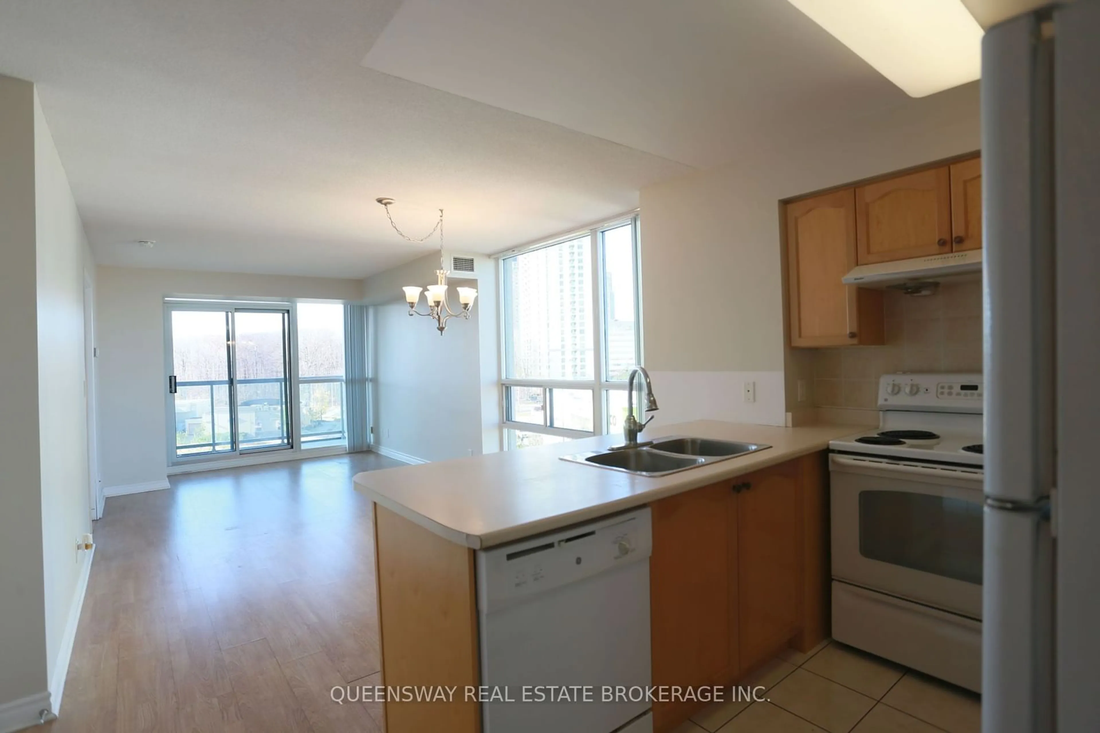 Standard kitchen for 68 Grangeway Ave #803, Toronto Ontario M1H 0A1