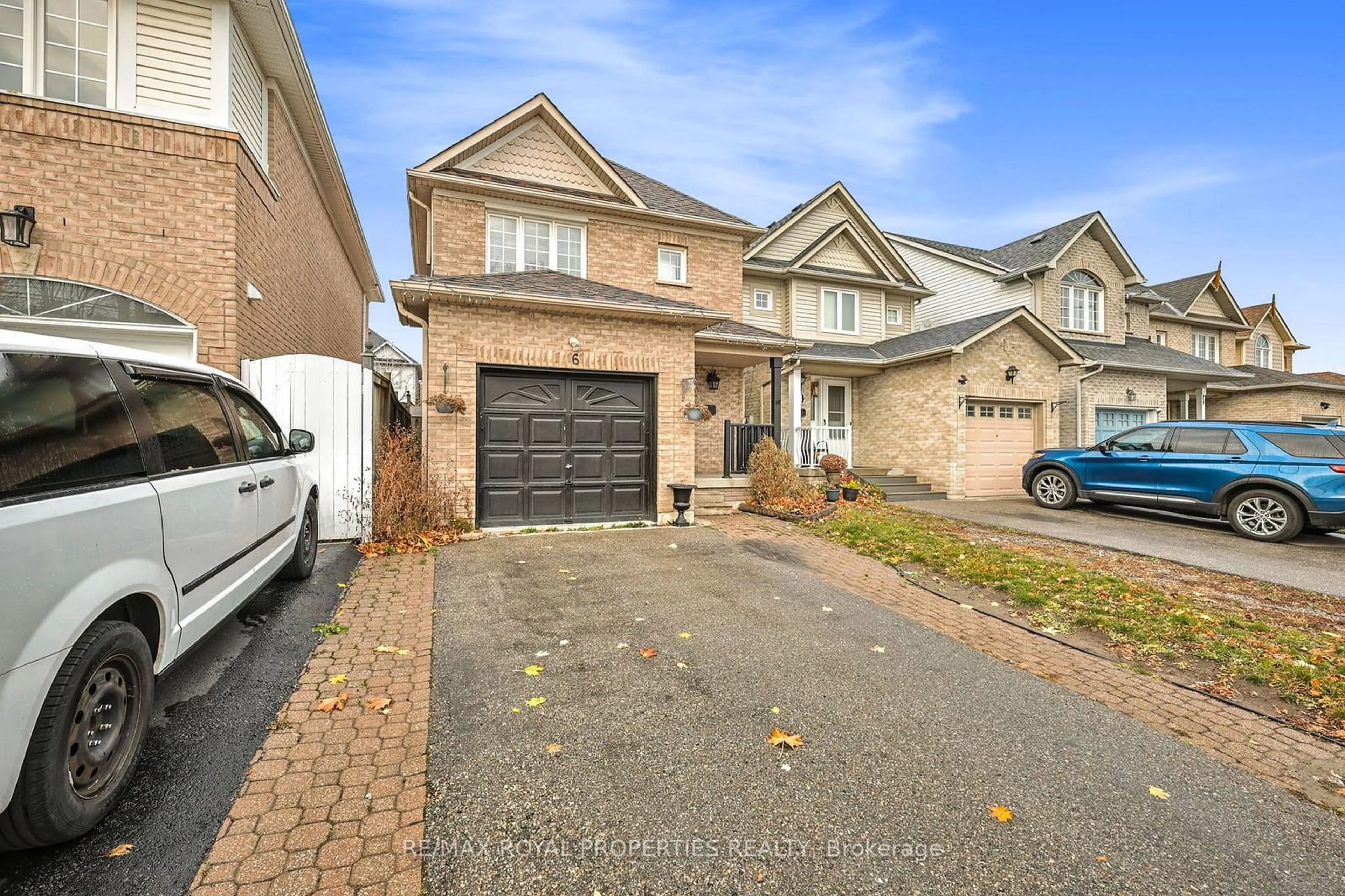 Frontside or backside of a home, the street view for 6 Wellington Ave, Oshawa Ontario L1H 8V2