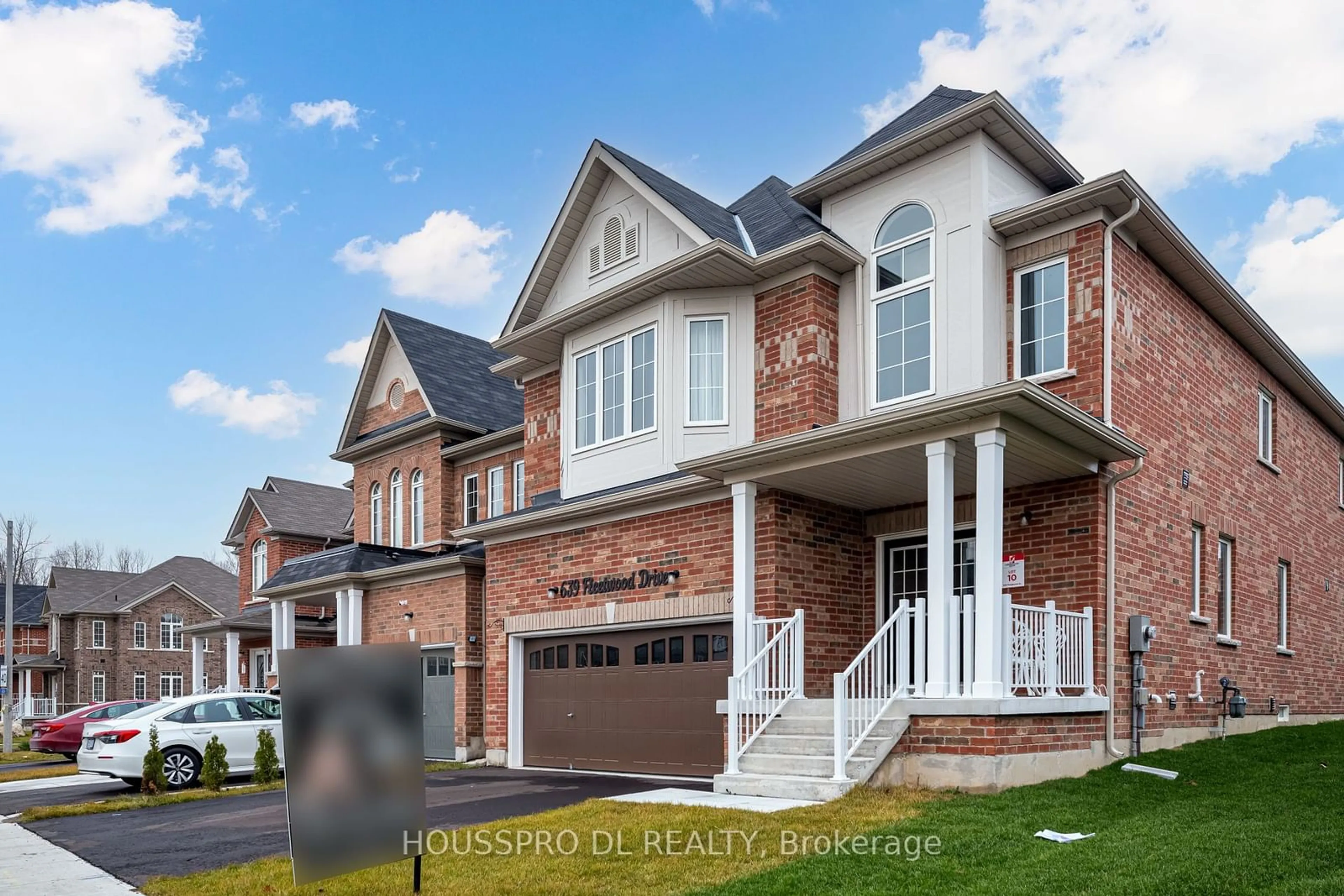 Home with brick exterior material for 639 Fleetwood Dr, Oshawa Ontario L1K 1A6