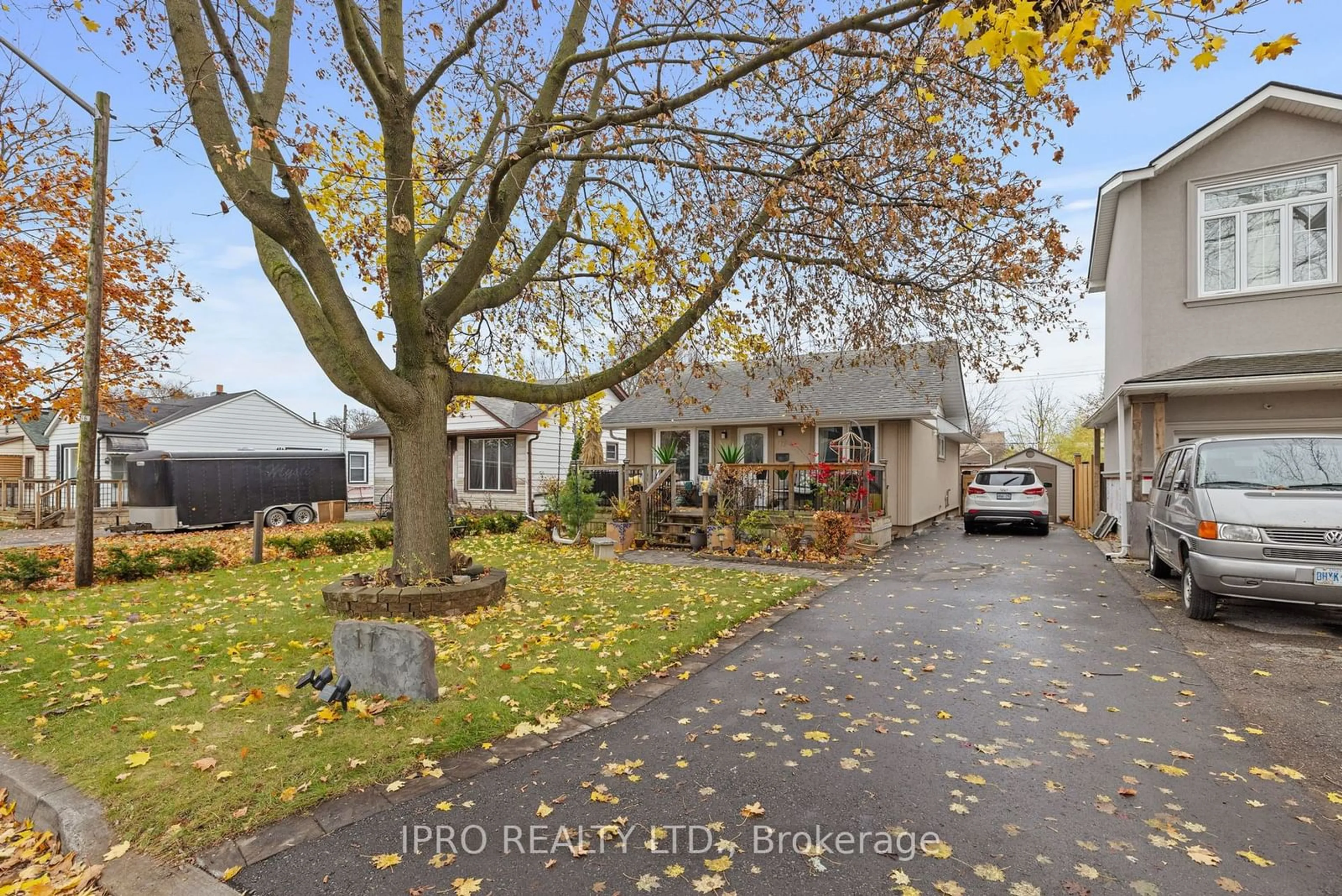 Patio, the street view for 17 Kent St, Ajax Ontario L1S 1X3