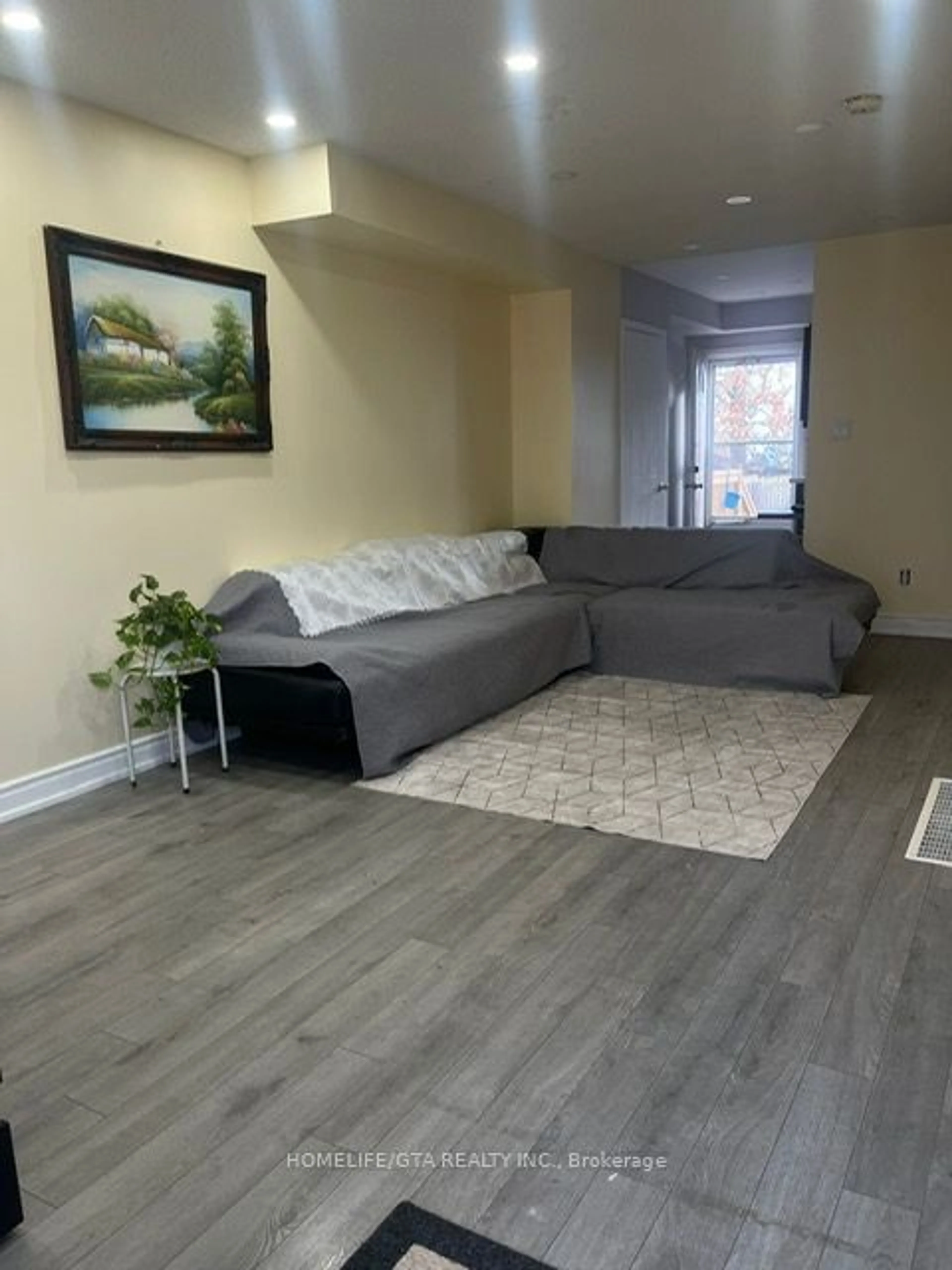 Living room, wood floors for 150 Pinery Tr #6, Toronto Ontario M1B 6J2