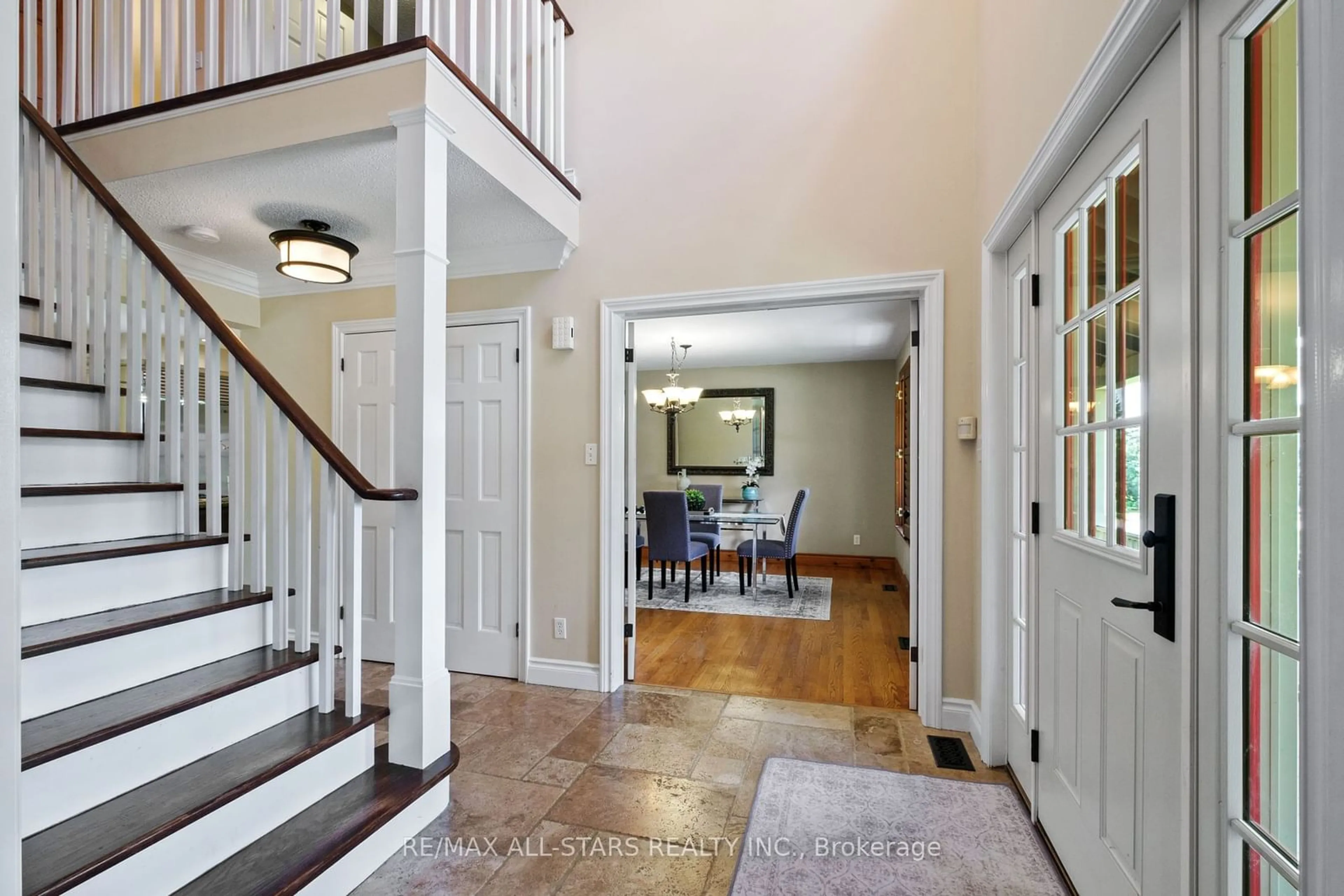 Indoor entryway, wood floors for 1648 Acorn Lane, Pickering Ontario L1Y 1A7