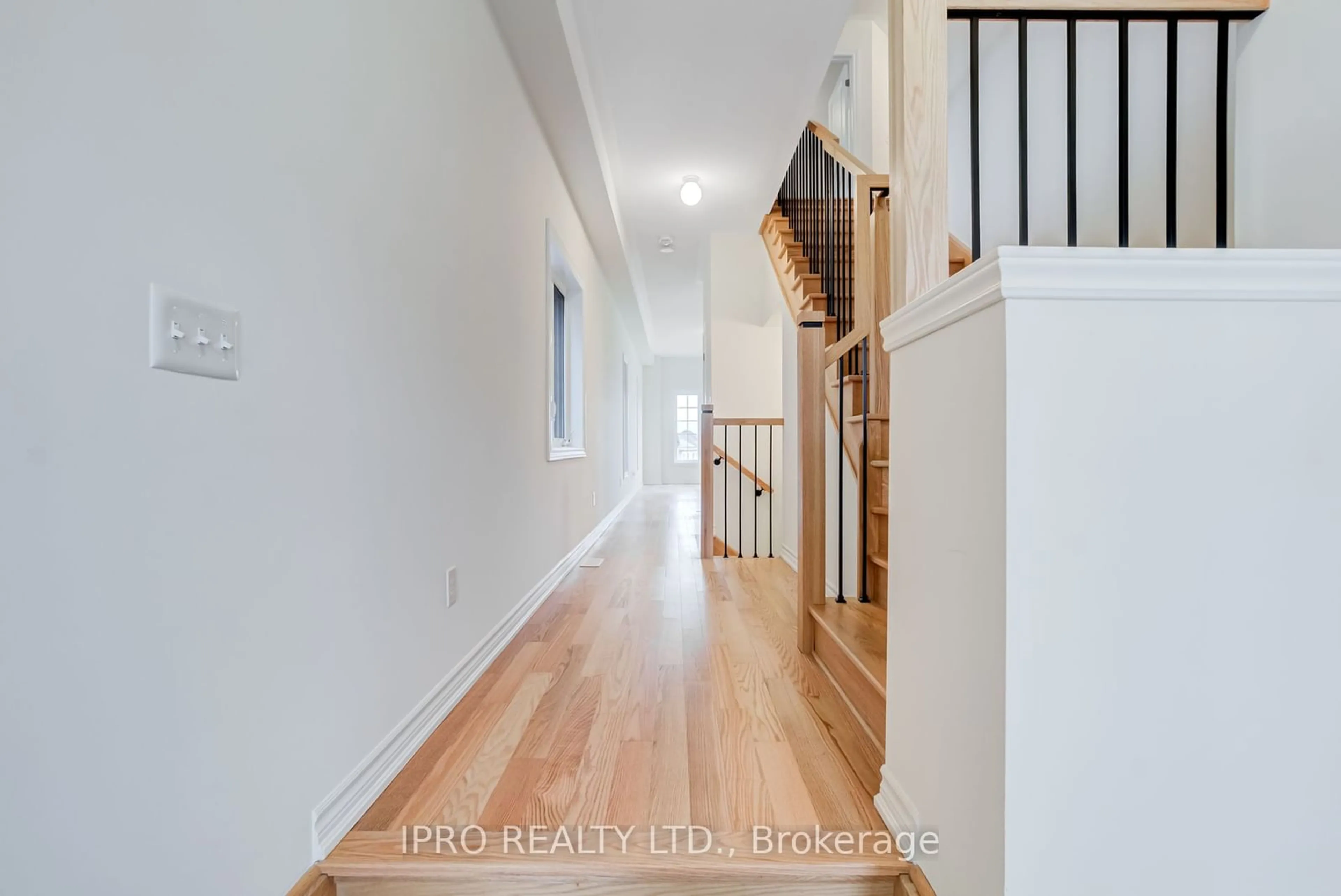 Indoor entryway, wood floors for 1113 Skyridge Blvd, Pickering Ontario L1X 2R2