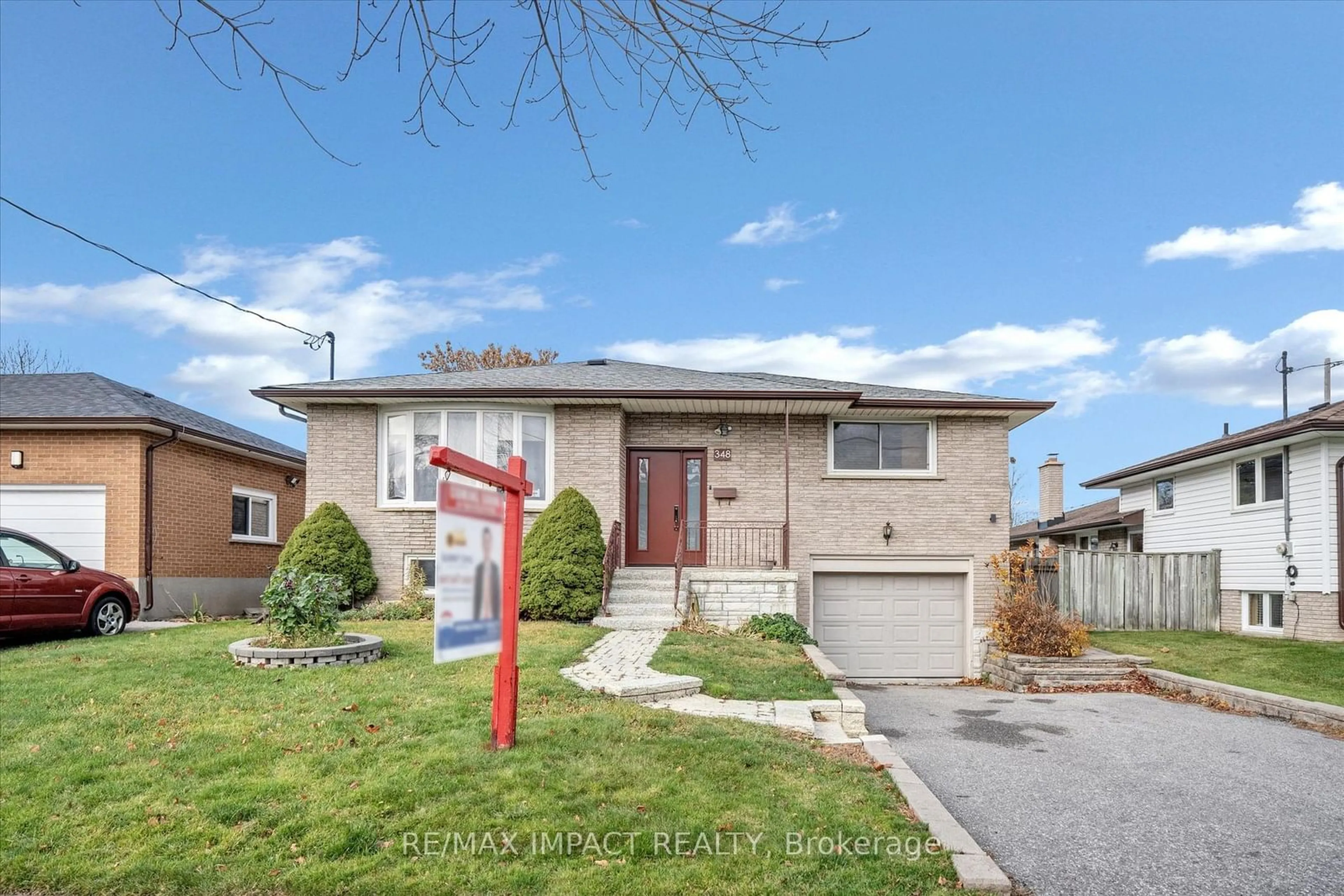 Frontside or backside of a home, the street view for 348 Ridgeway Ave, Oshawa Ontario L1J 2V4