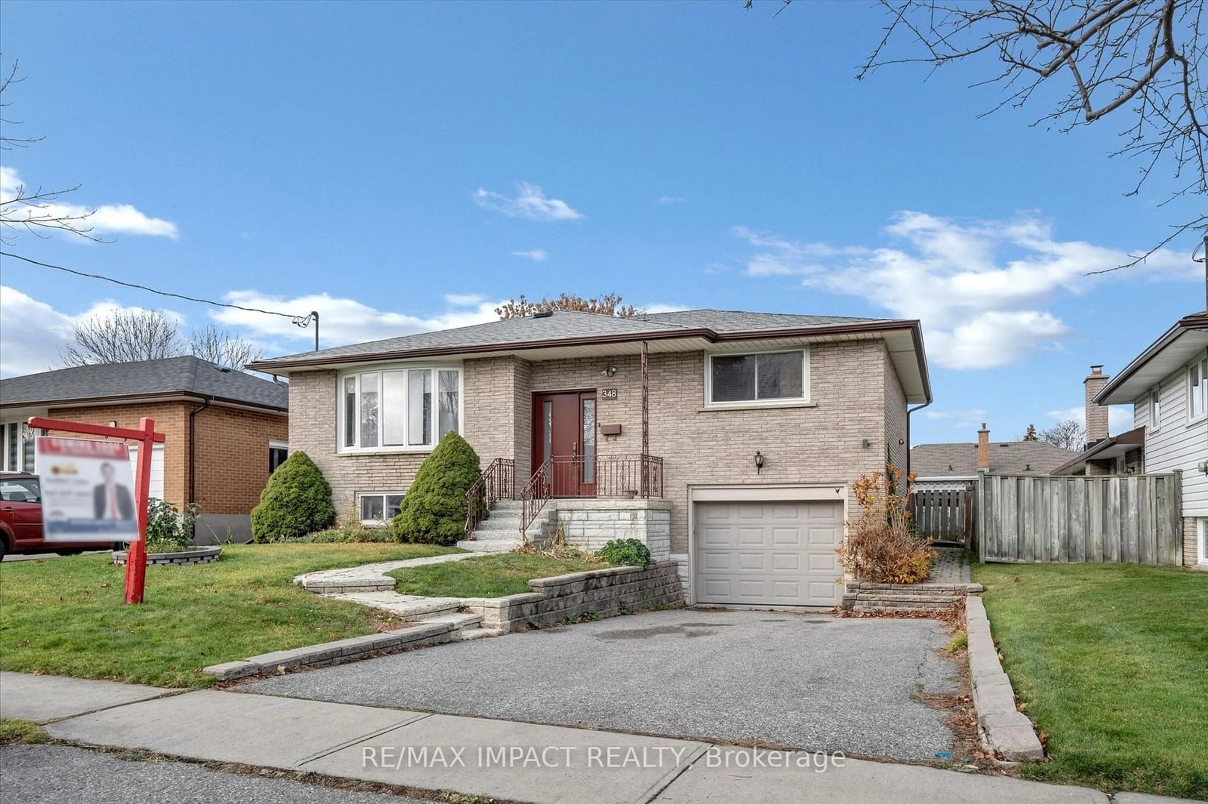 Frontside or backside of a home, the street view for 348 Ridgeway Ave, Oshawa Ontario L1J 2V4