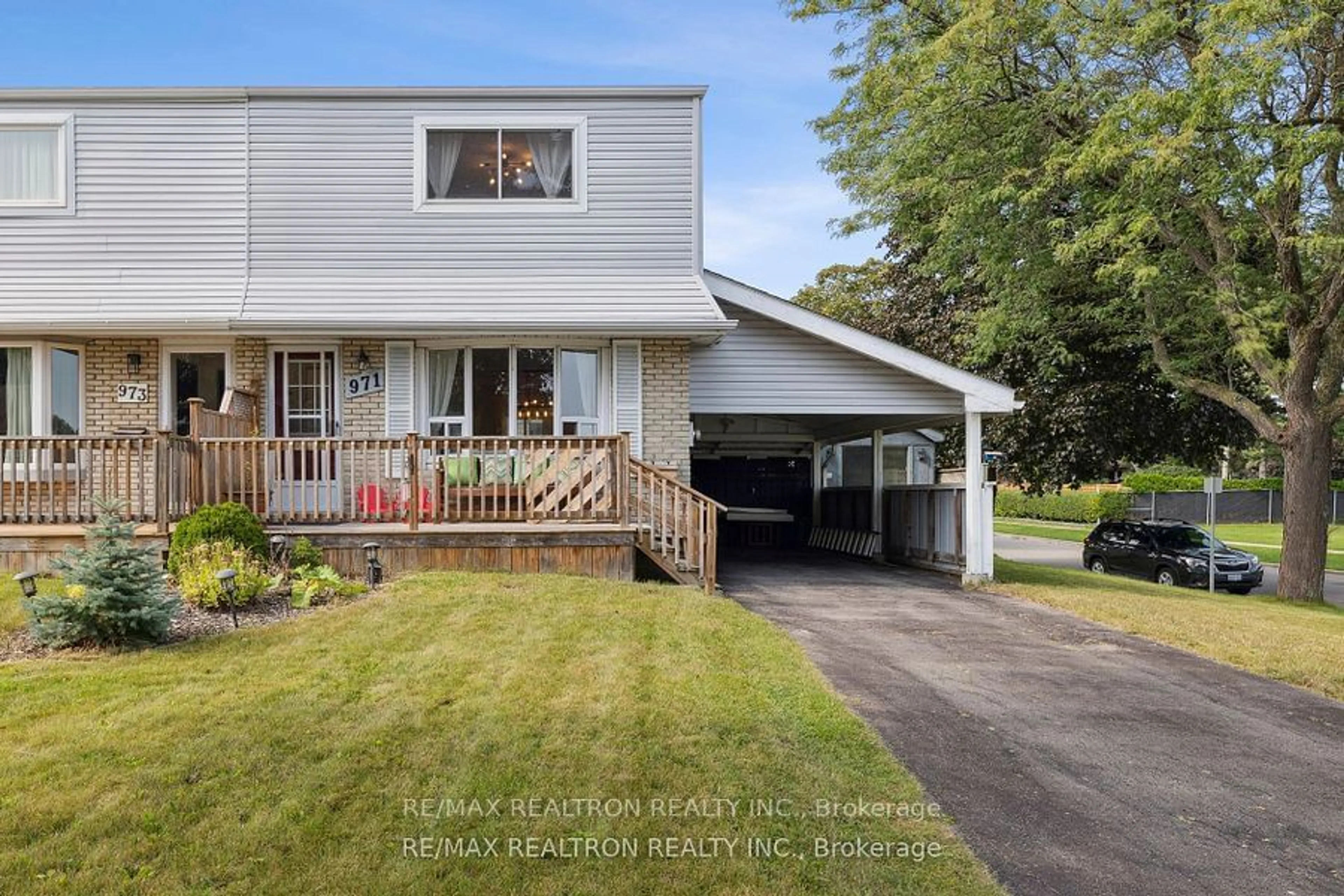 Frontside or backside of a home, cottage for 971 Florell Dr, Oshawa Ontario L1H 6W4