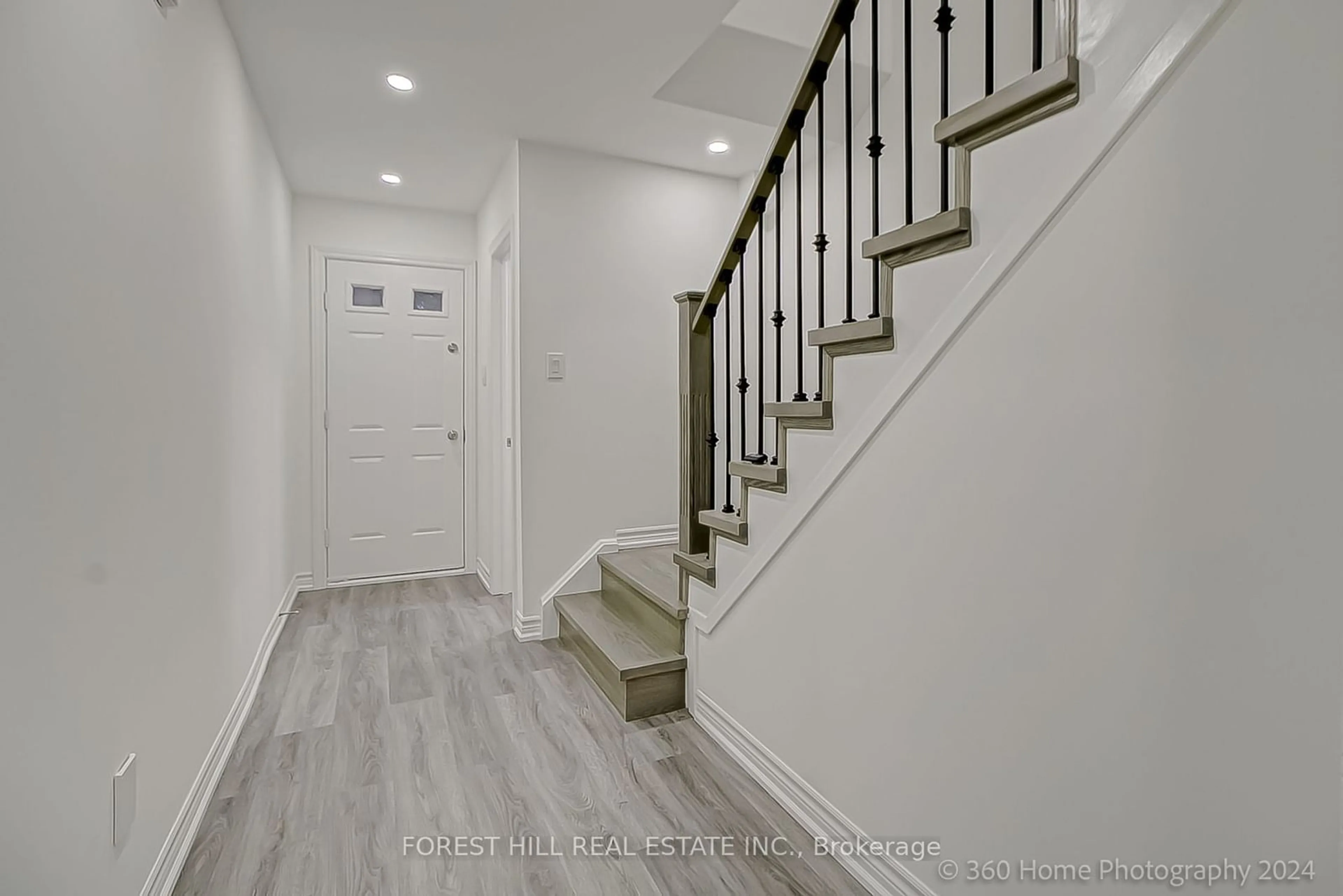 Indoor entryway, wood floors for 55 Plumbrook Cres, Toronto Ontario M1S 3Z9