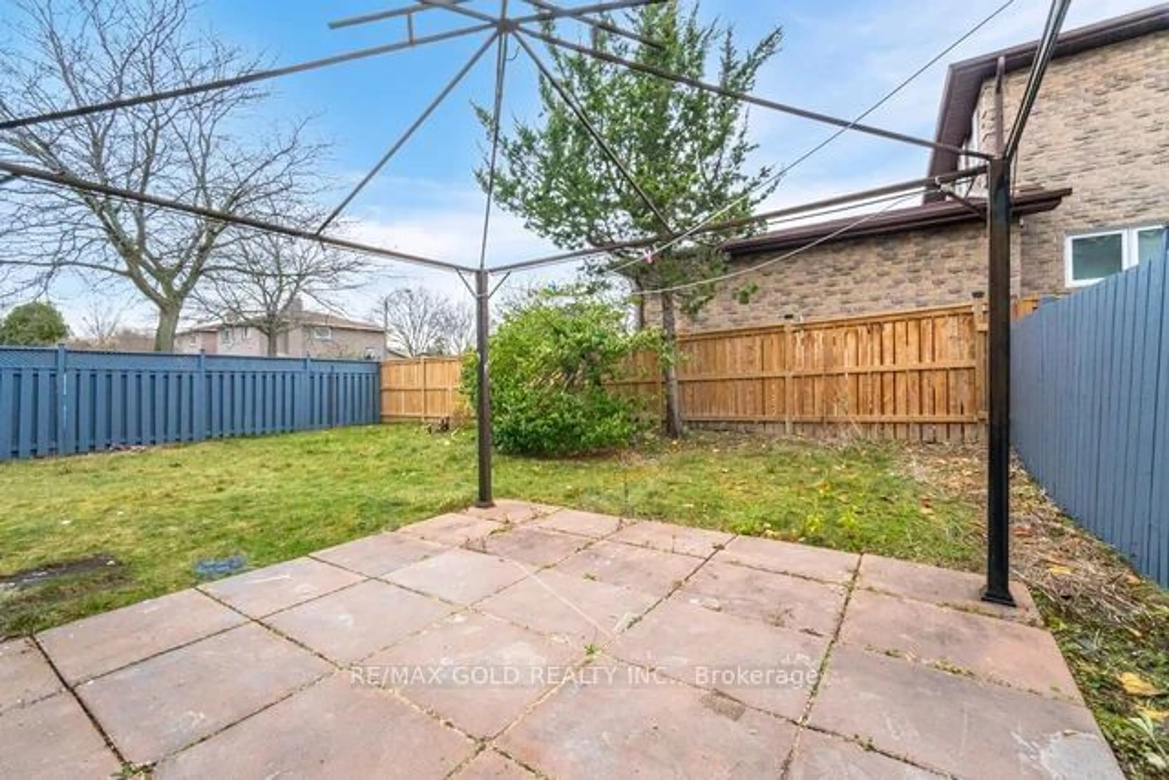 Patio, street for 137 Dean Park Rd, Toronto Ontario M1B 2W8