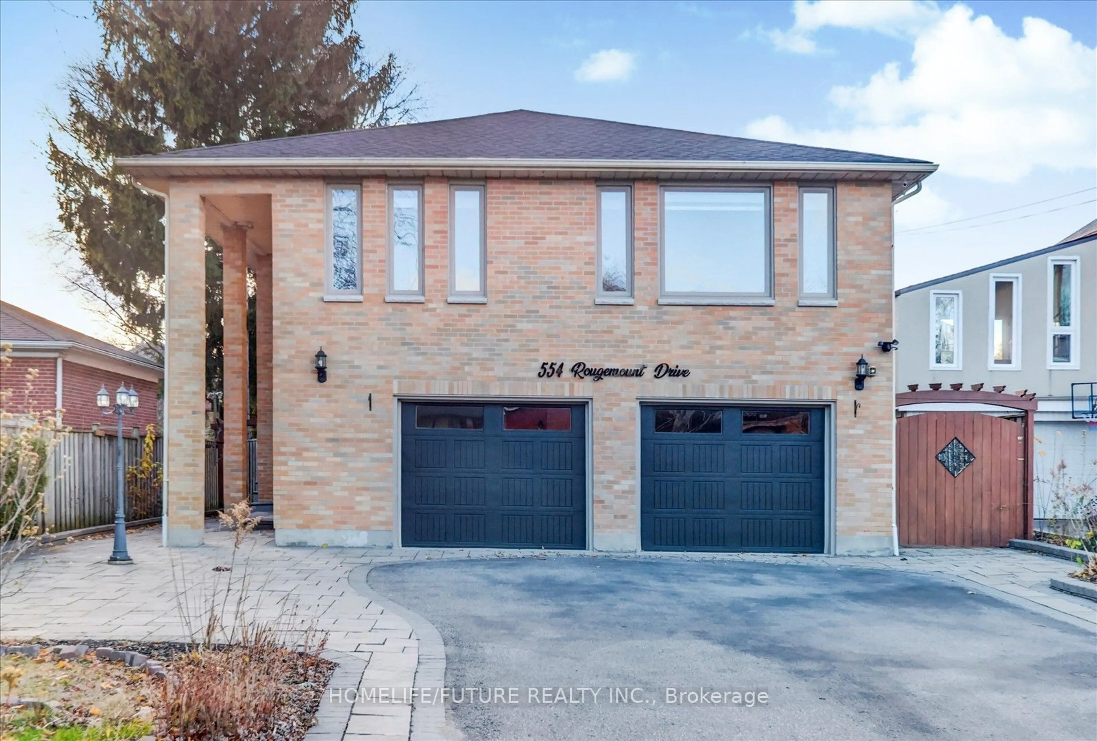 Home with brick exterior material for 554 Rougemount Dr, Pickering Ontario L1W 2C2