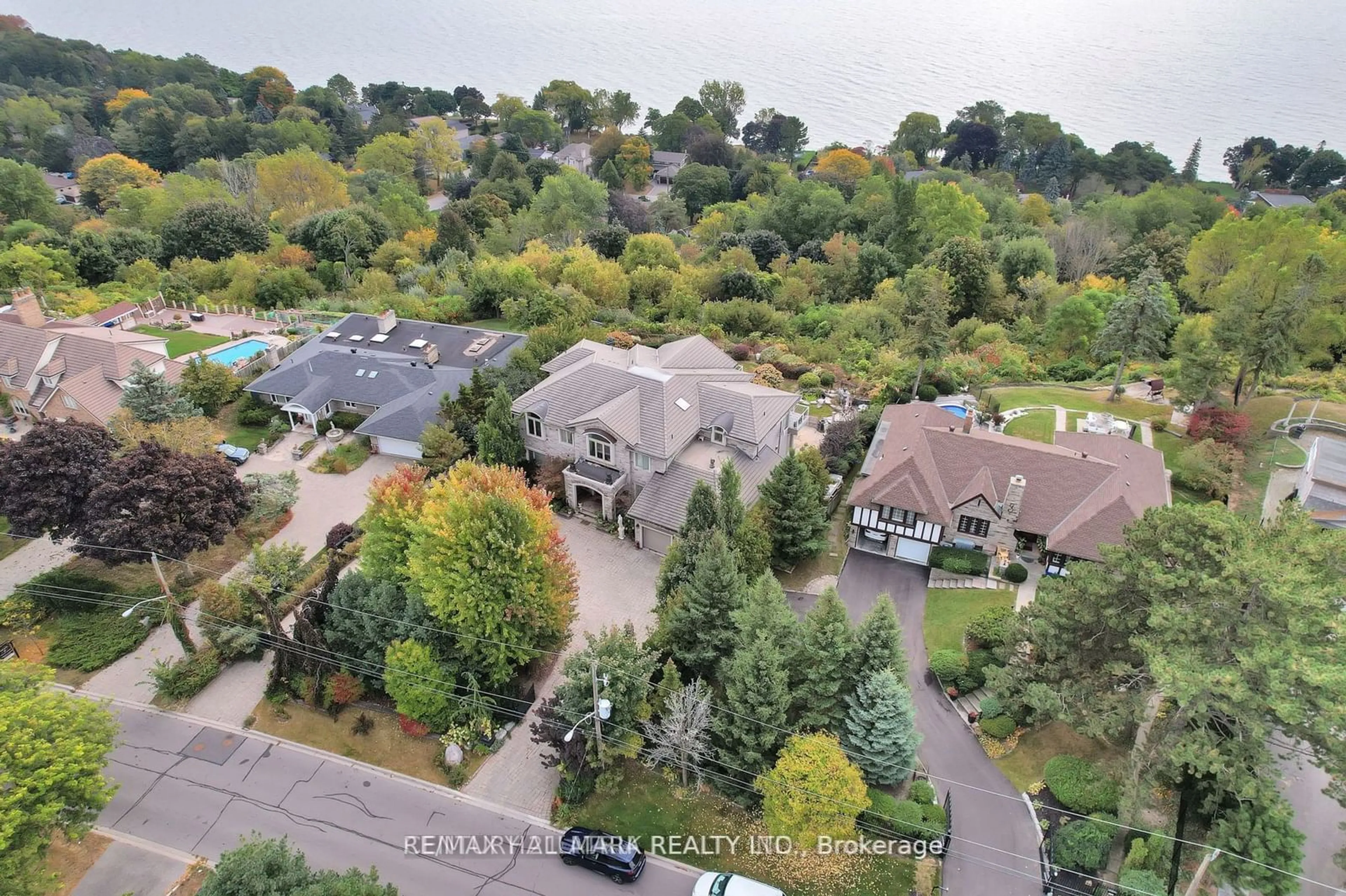 Frontside or backside of a home, the street view for 41 Hill Cres, Toronto Ontario M1M 1J3