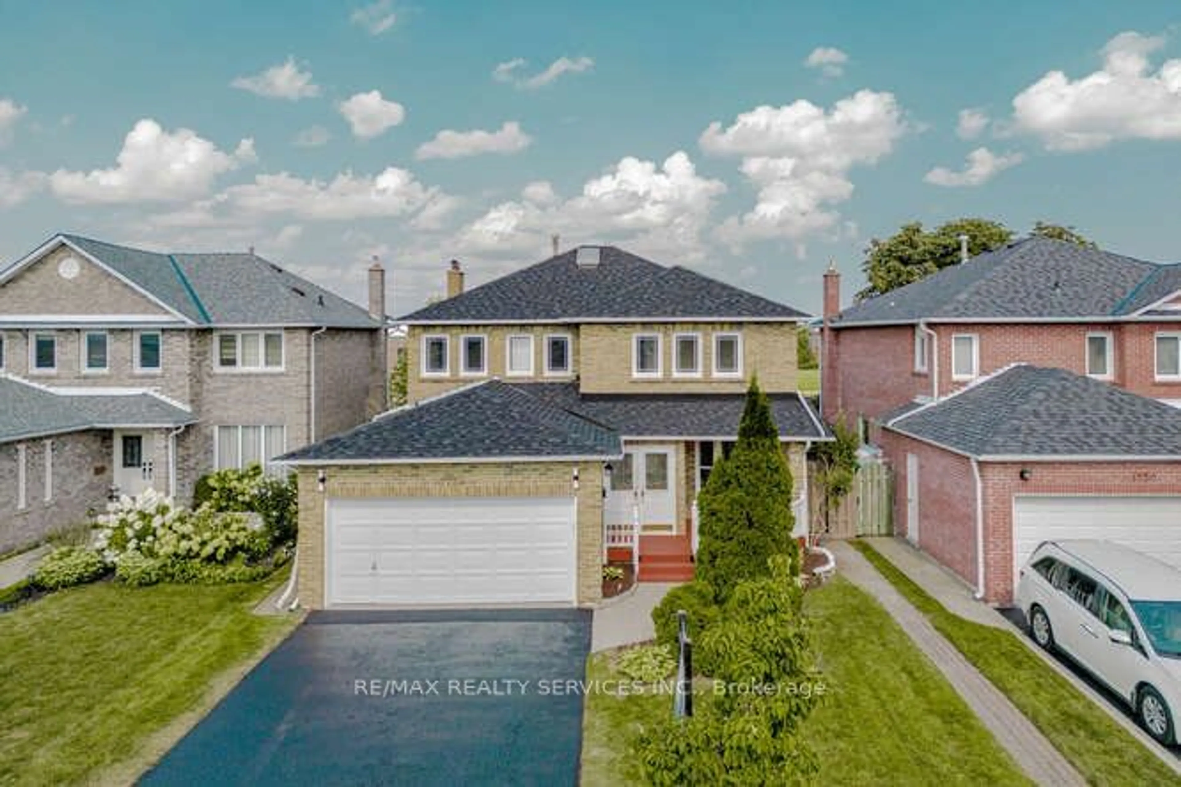 Frontside or backside of a home, the street view for 1752 Broadoak Cres, Pickering Ontario L1V 4S2