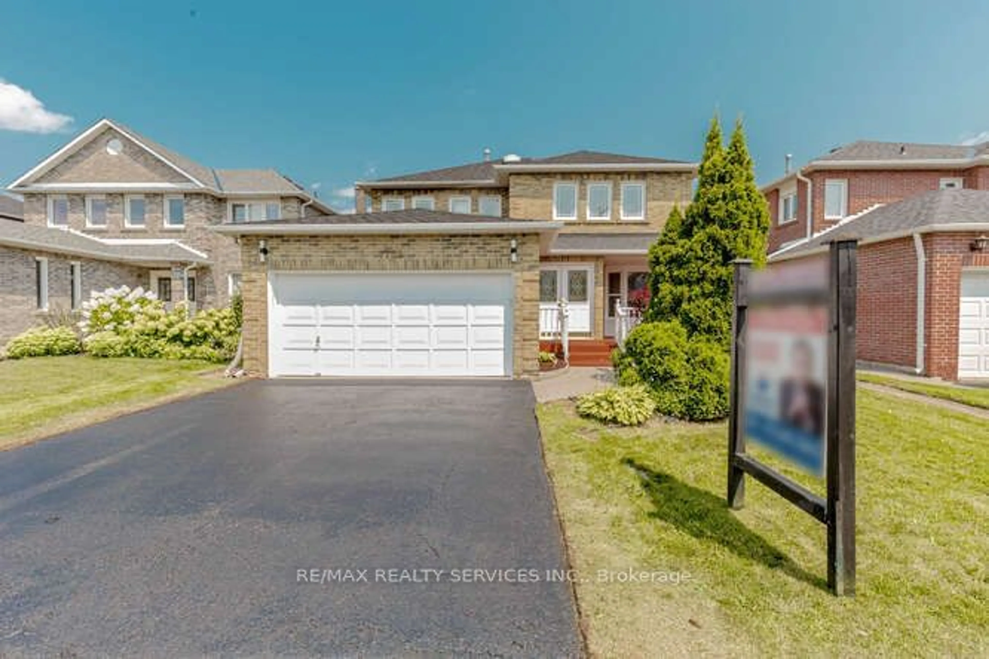 Frontside or backside of a home, the street view for 1752 Broadoak Cres, Pickering Ontario L1V 4S2