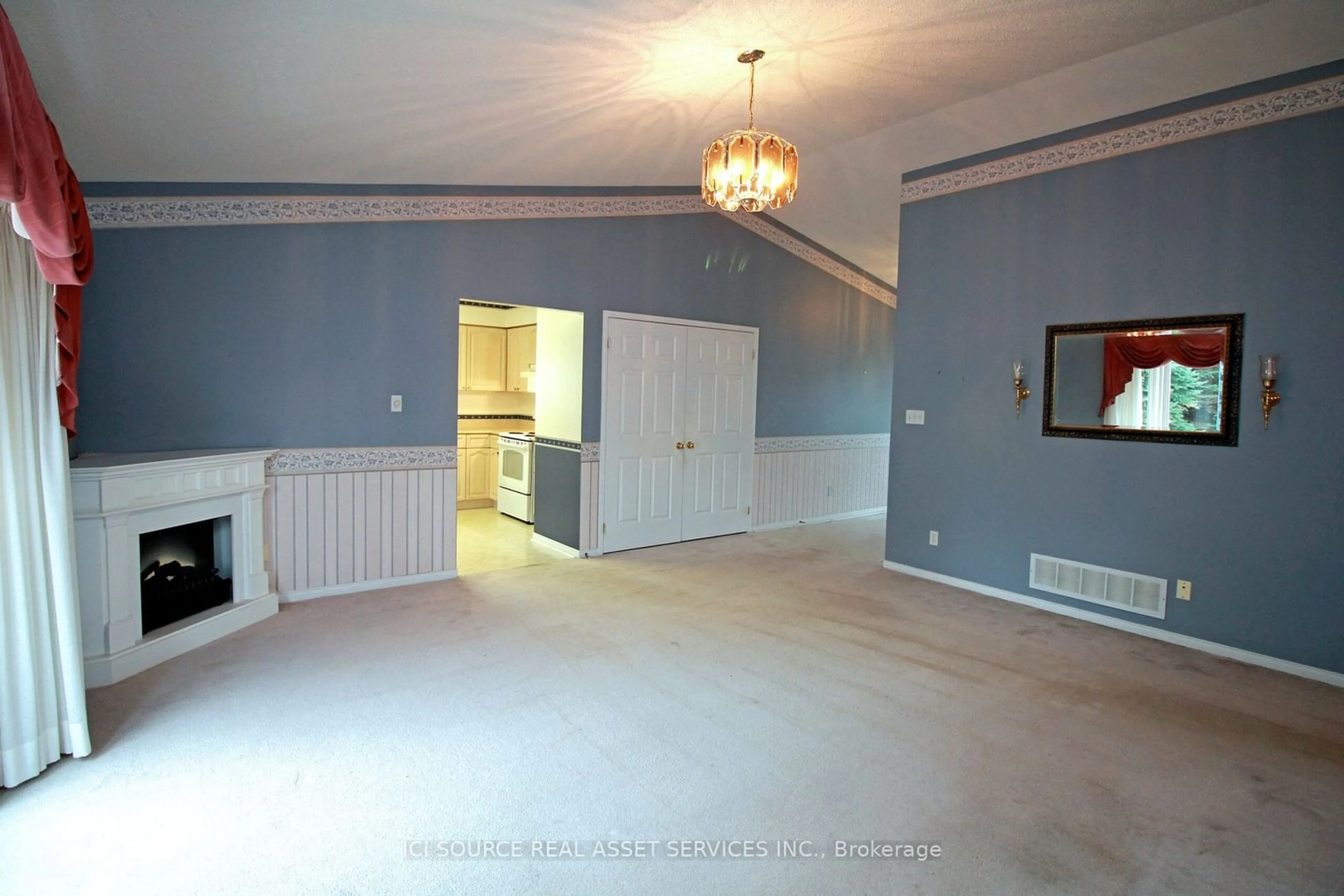 A pic of a room, carpet floors for 4 Algonquin Tr, Clarington Ontario L1B 1A1