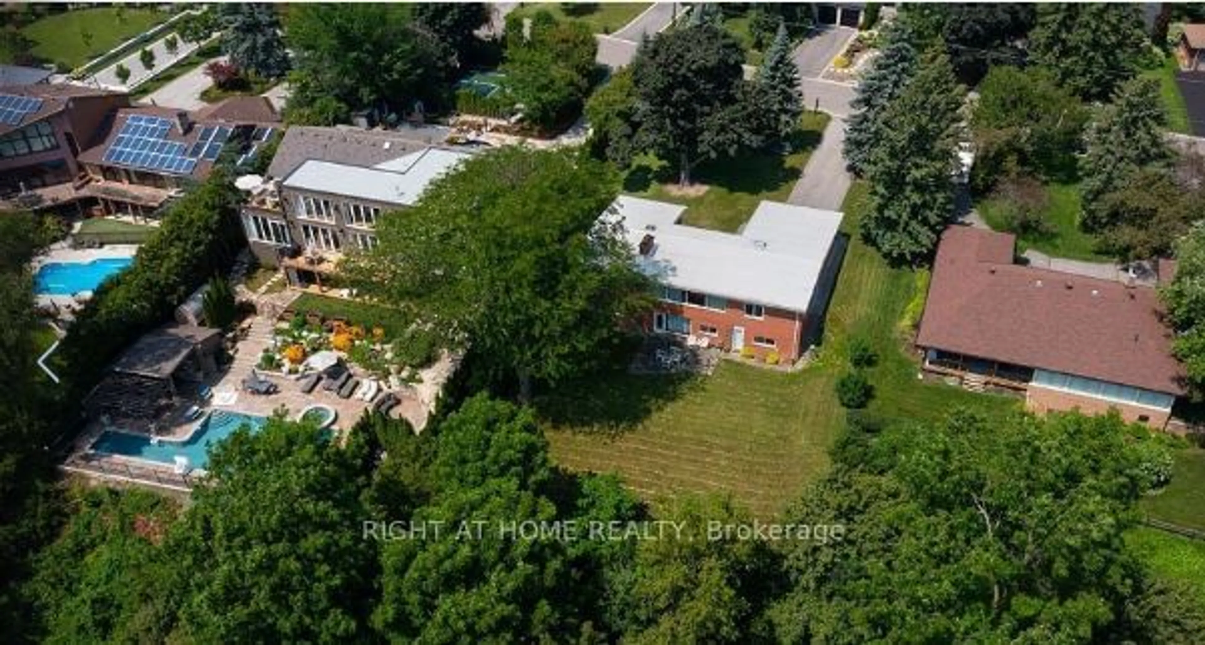 A pic from exterior of the house or condo, the street view for 59 Hill Cres, Toronto Ontario M1M 1J3