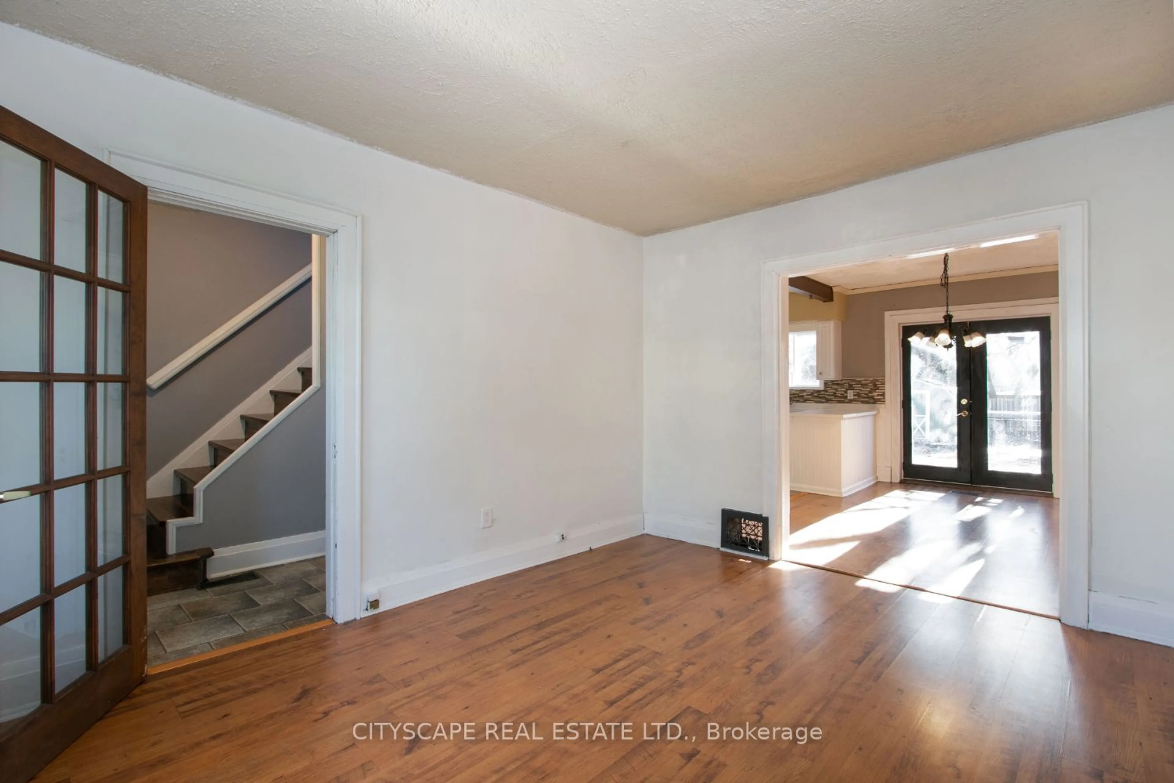 A pic of a room, wood floors for 27 Buckingham Ave, Oshawa Ontario L1G 2K4