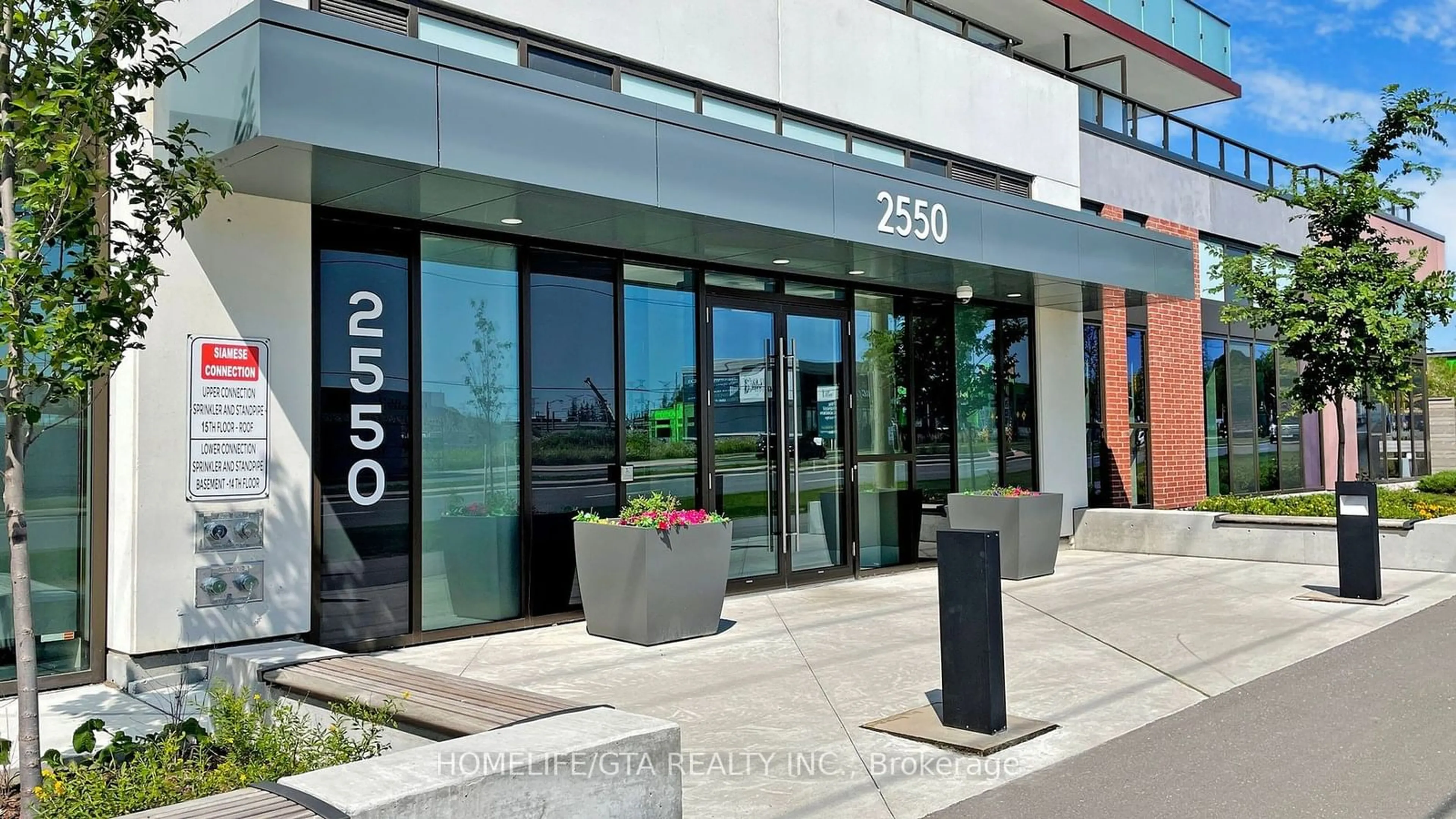 Indoor foyer, ceramic floors for 2550 Simcoe St #1109, Oshawa Ontario L1L 0R5