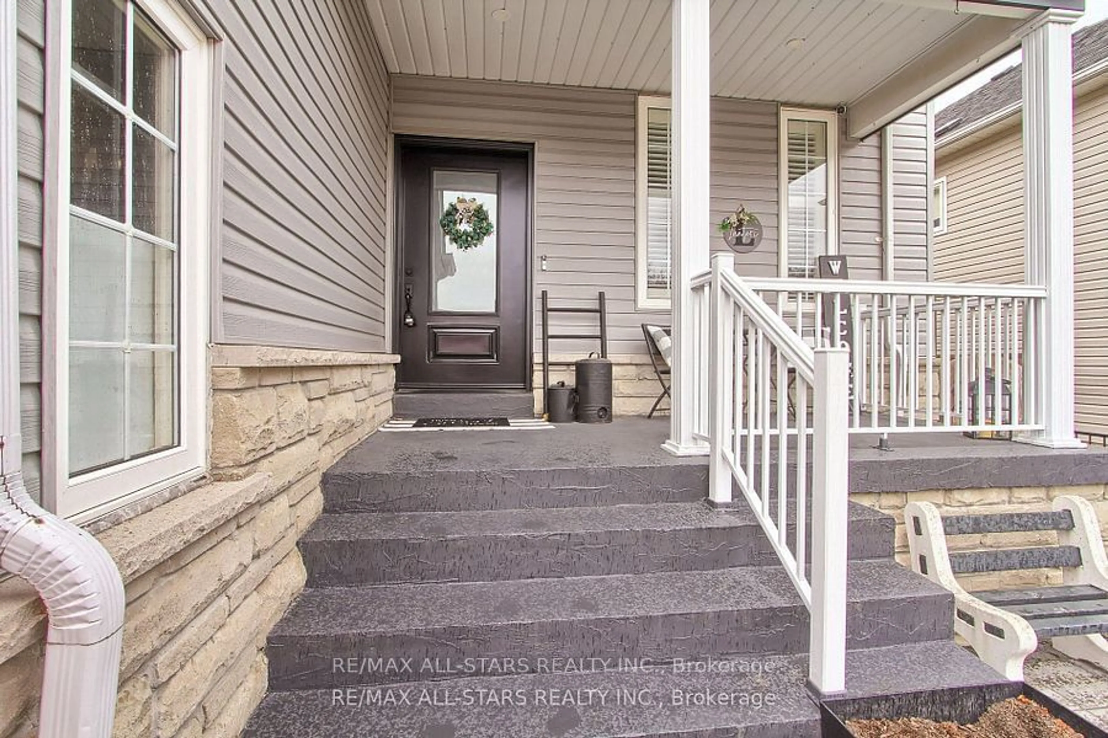 Indoor entryway, wood floors for 126 Vipond Rd, Whitby Ontario L1M 1K9