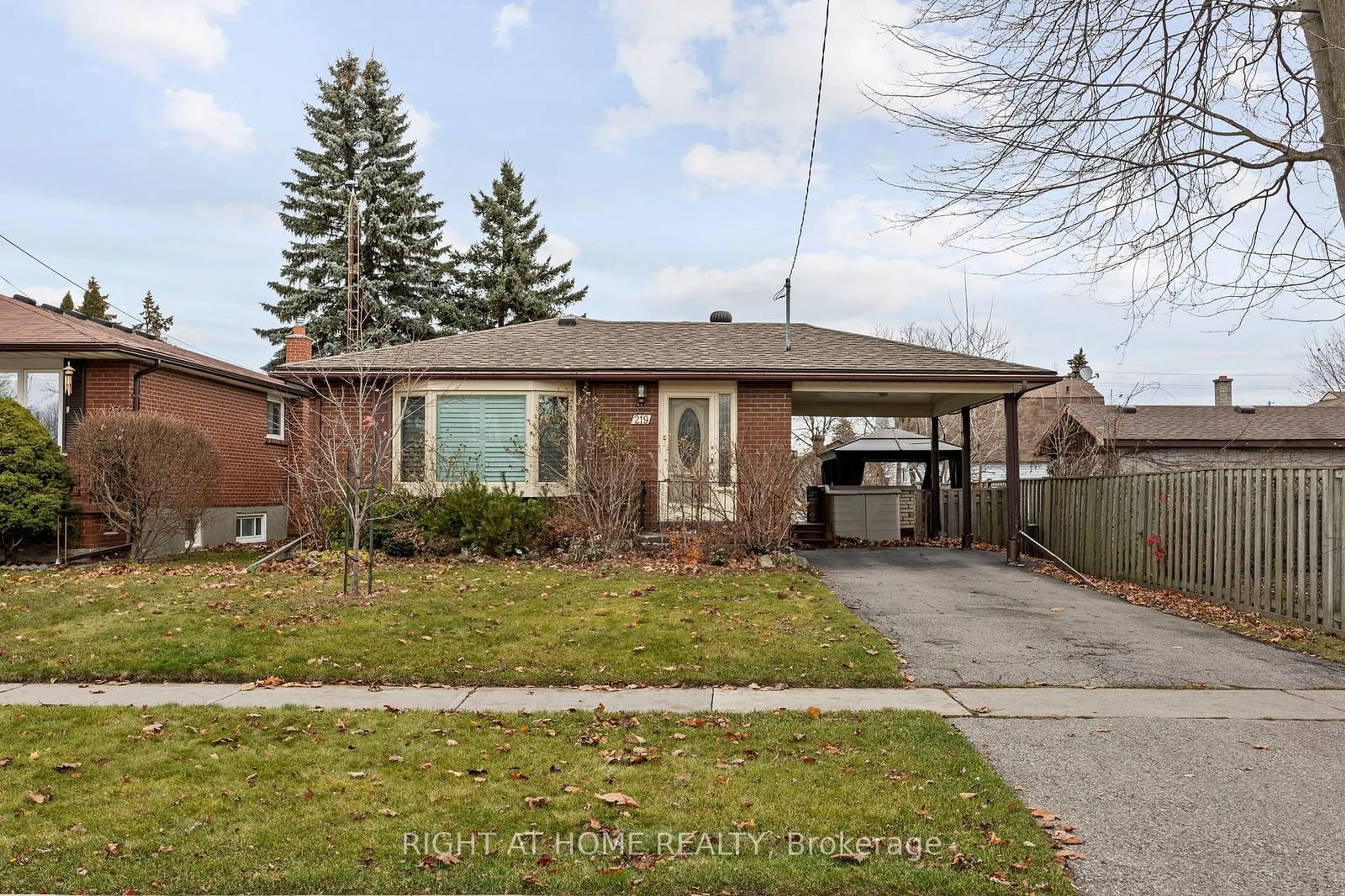 Frontside or backside of a home, the street view for 219 Guelph St, Oshawa Ontario L1H 6J1