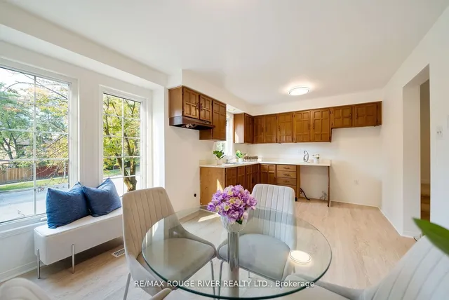Additional property image - 572 Sandhurst Circ