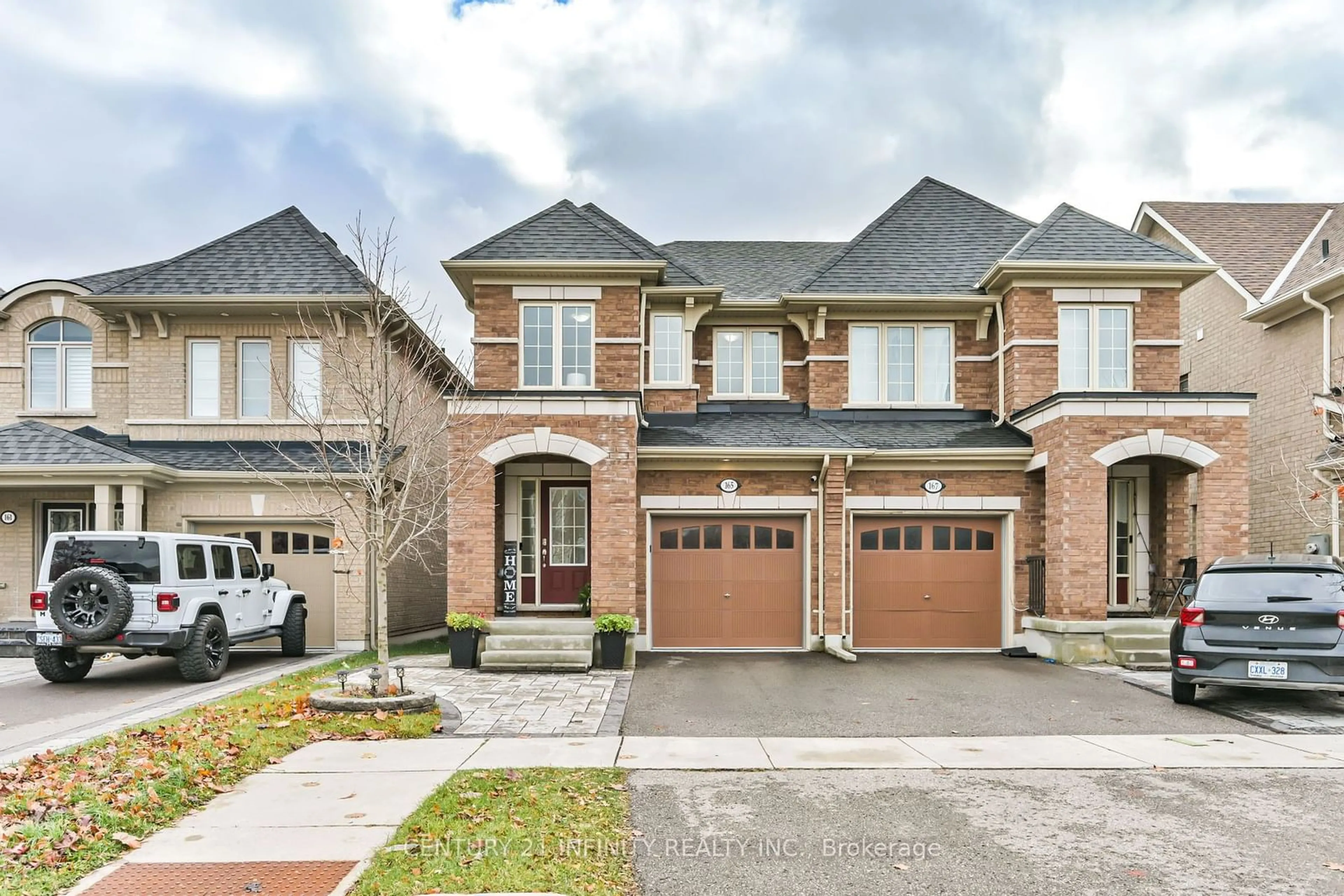 Home with brick exterior material for 165 Hyperion Crt, Oshawa Ontario L1L 0K1