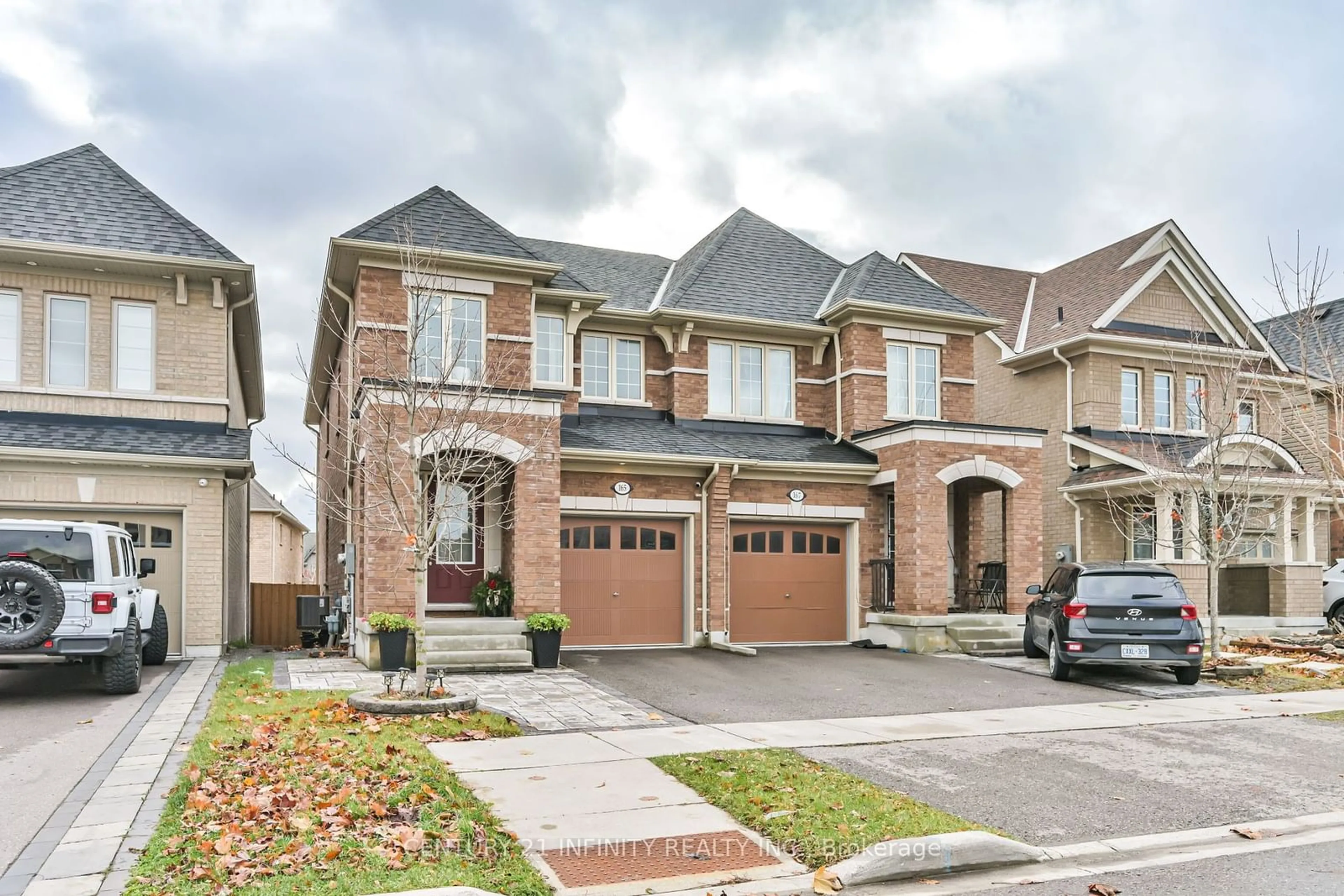 Home with brick exterior material for 165 Hyperion Crt, Oshawa Ontario L1L 0K1