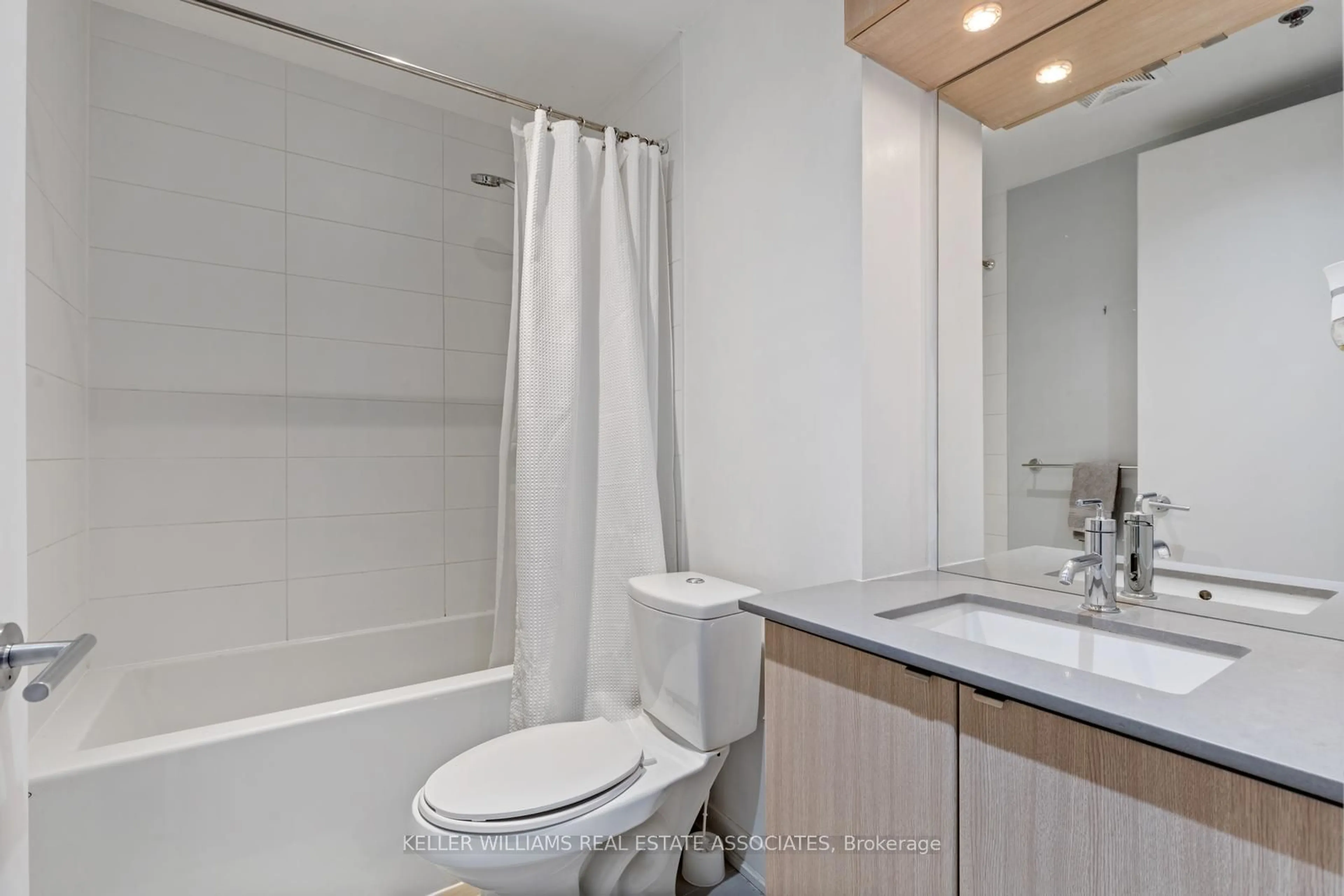 Standard bathroom, unknown for 88 Colgate Ave #511, Toronto Ontario M4M 0A6