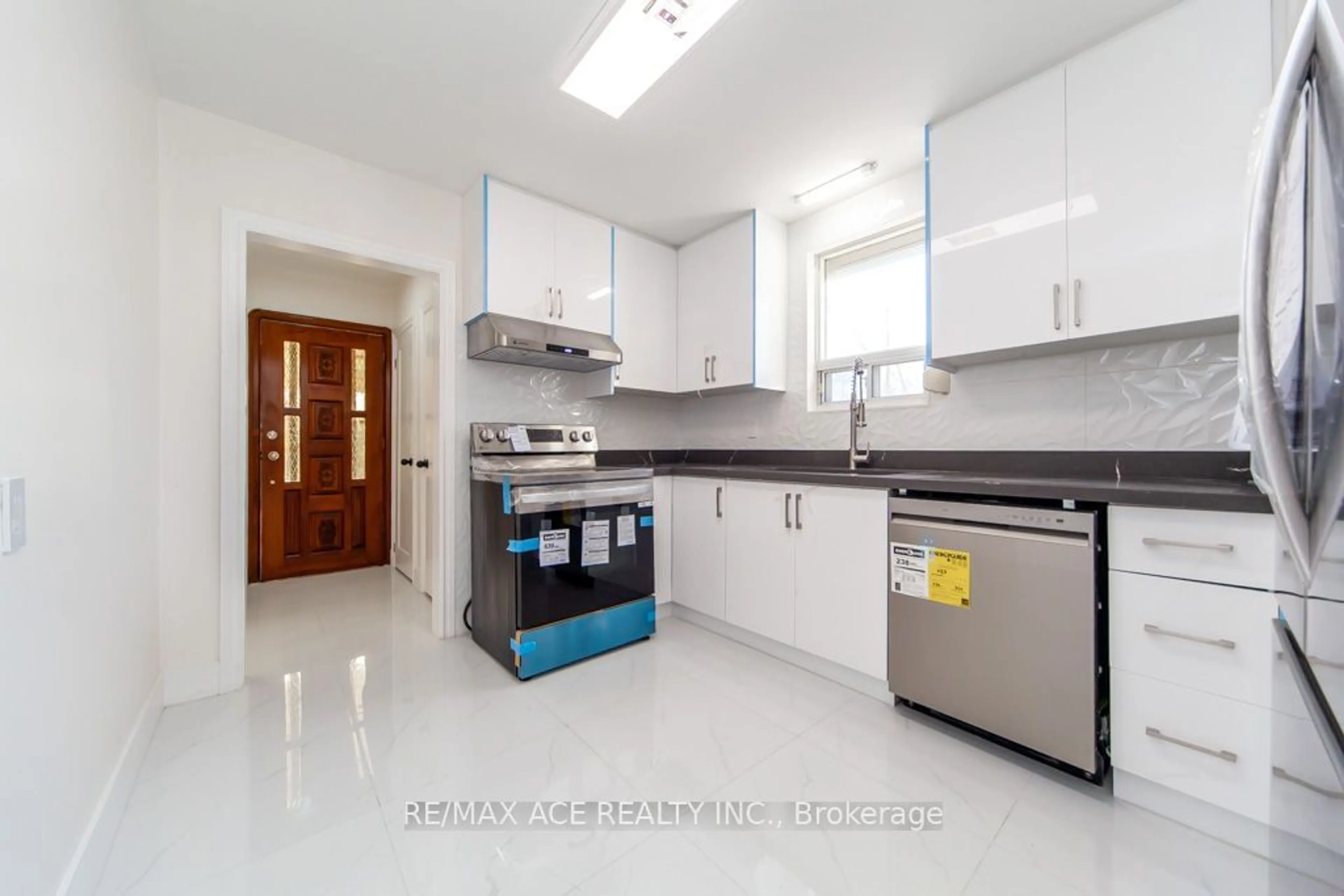 Standard kitchen, cement floor, cottage for 52 Leahurst Dr, Toronto Ontario M1L 2C4