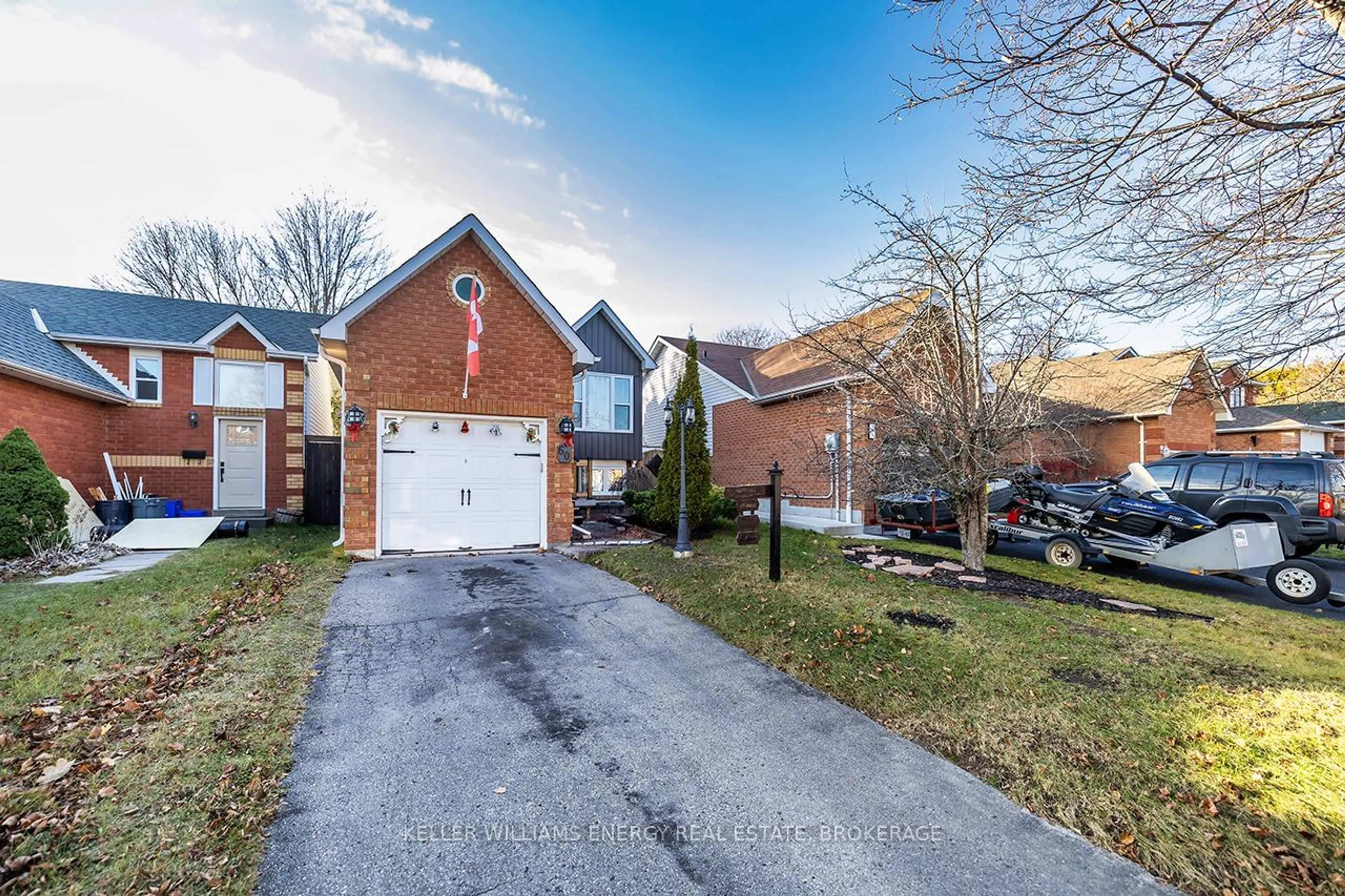 A pic from exterior of the house or condo, the street view for 60 Champine Sq, Clarington Ontario L1C 4W2