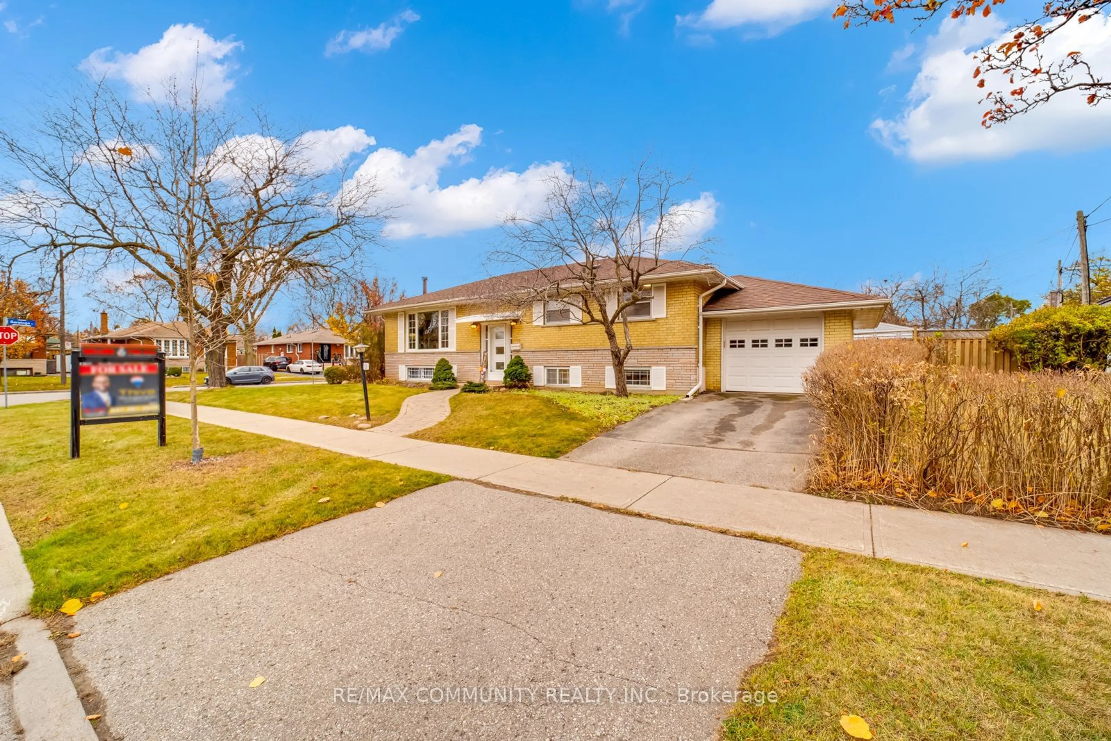 Frontside or backside of a home, the street view for 53 Aspendale Dr, Toronto Ontario M1P 4J7