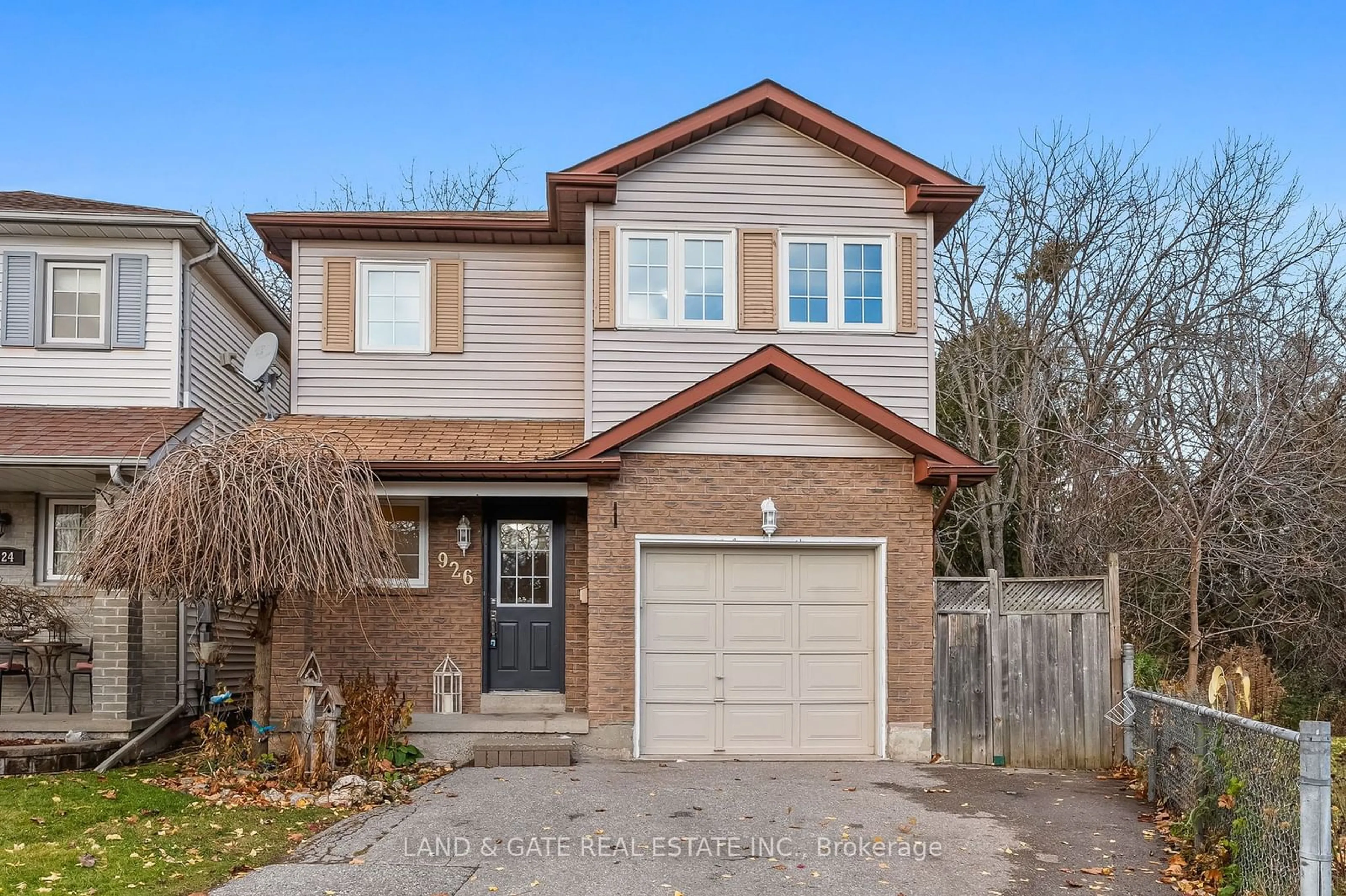 Frontside or backside of a home, cottage for 926 Beaconhill Crt, Oshawa Ontario L1K 1Y3