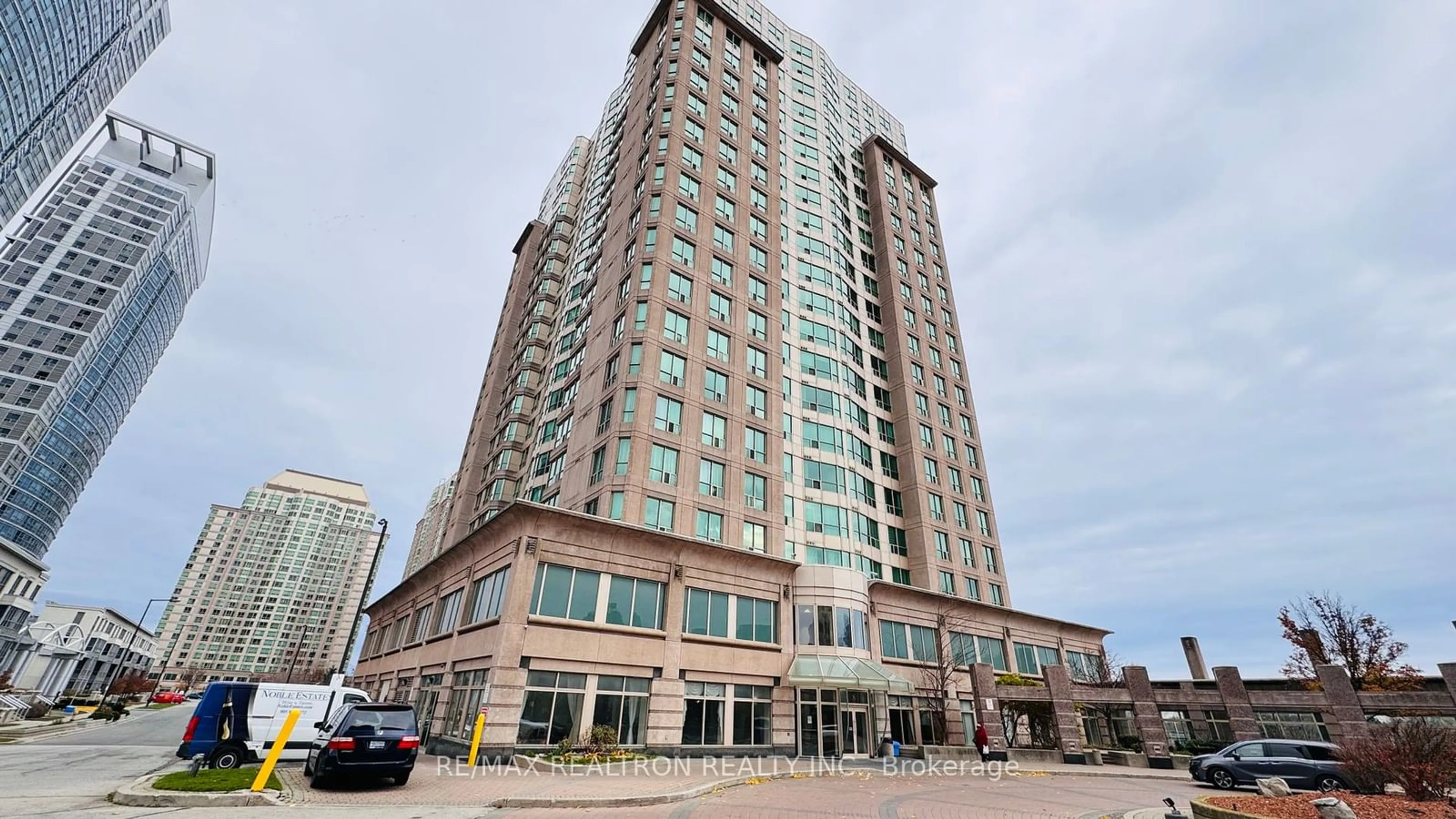 Indoor foyer for 8 Lee Centre Dr #2003, Toronto Ontario M1H 3H8