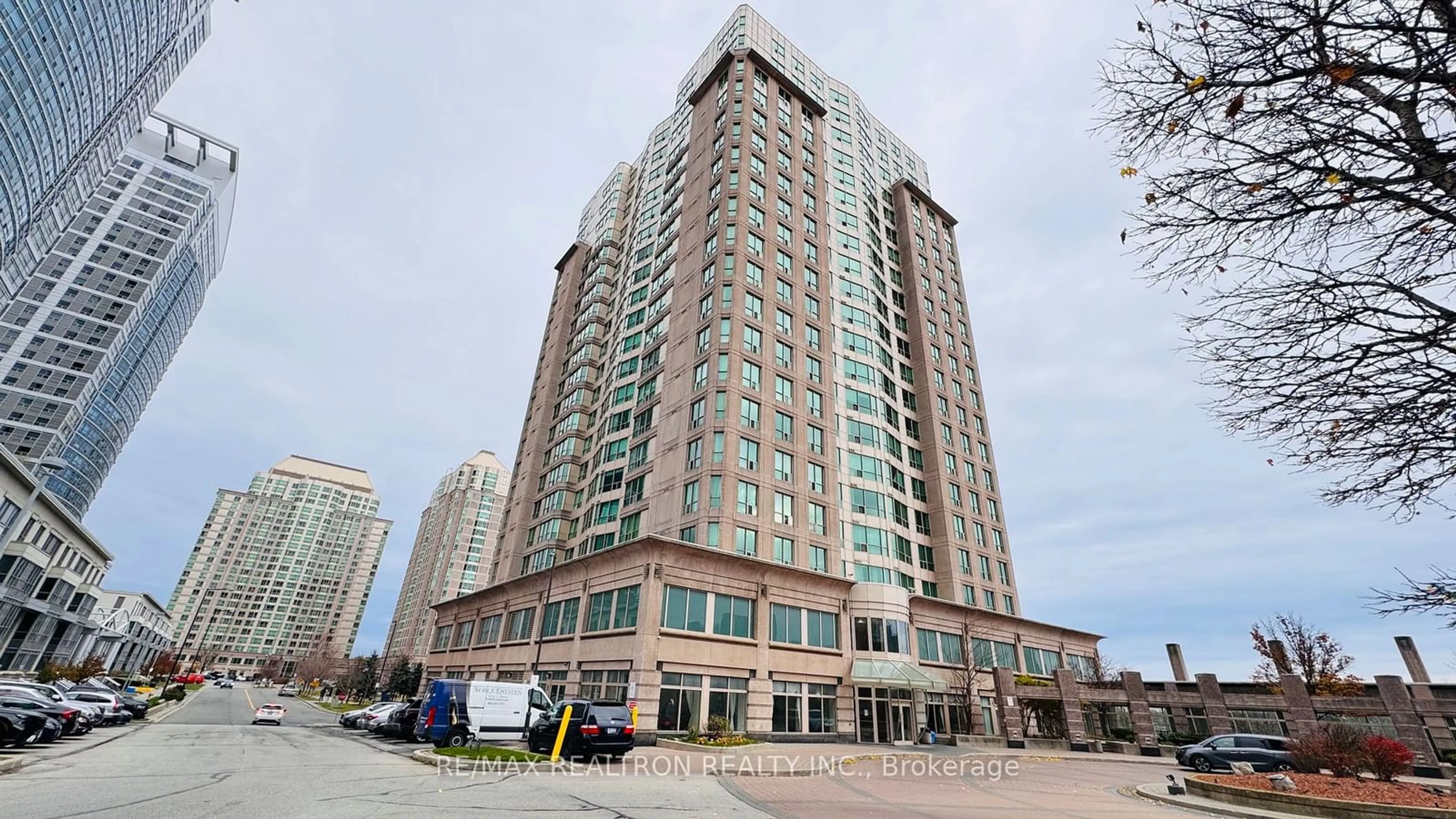 Indoor foyer for 8 Lee Centre Dr #2003, Toronto Ontario M1H 3H8