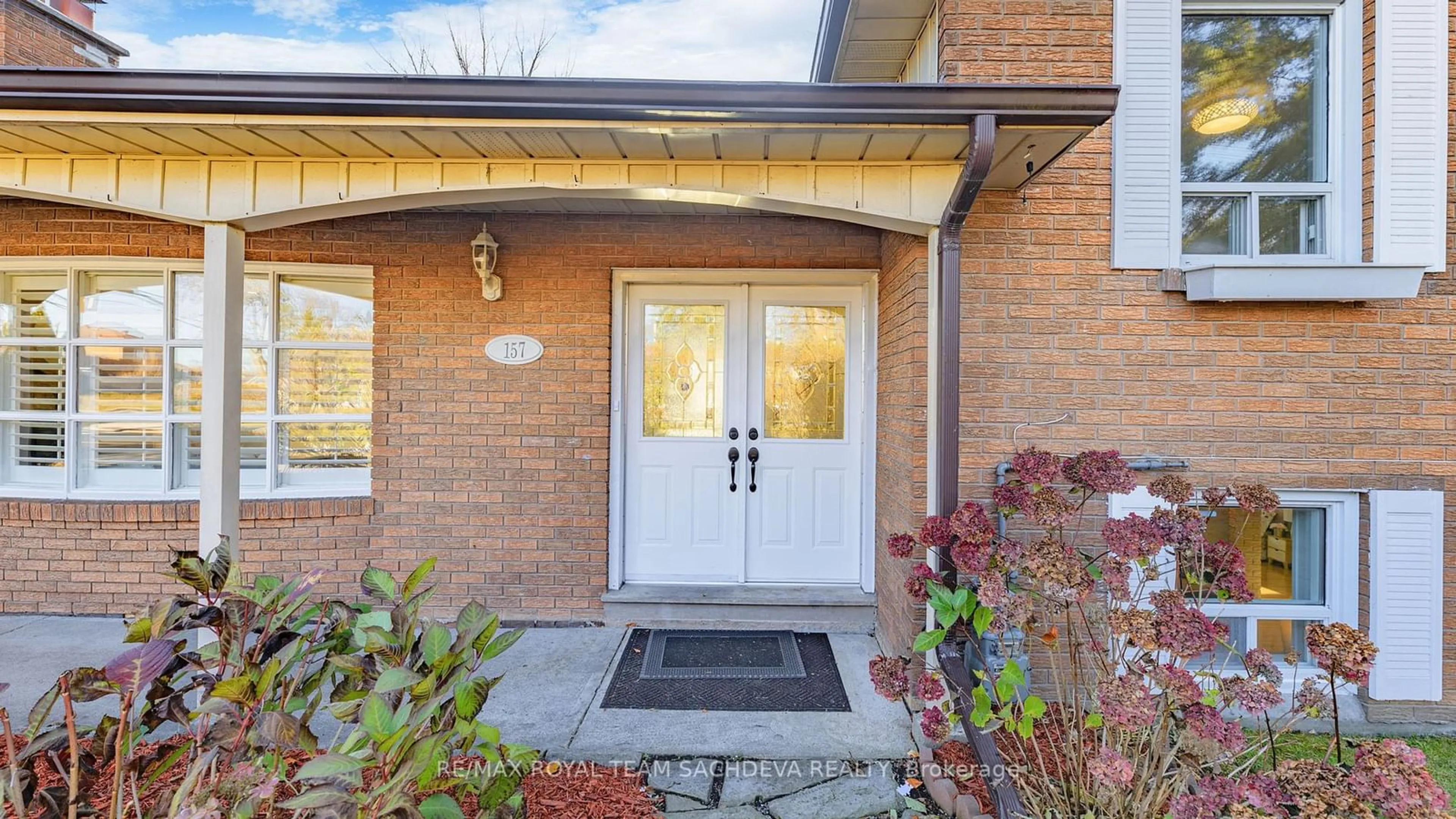 Indoor entryway, wood floors for 157 Euclid Ave, Toronto Ontario M1C 1K2