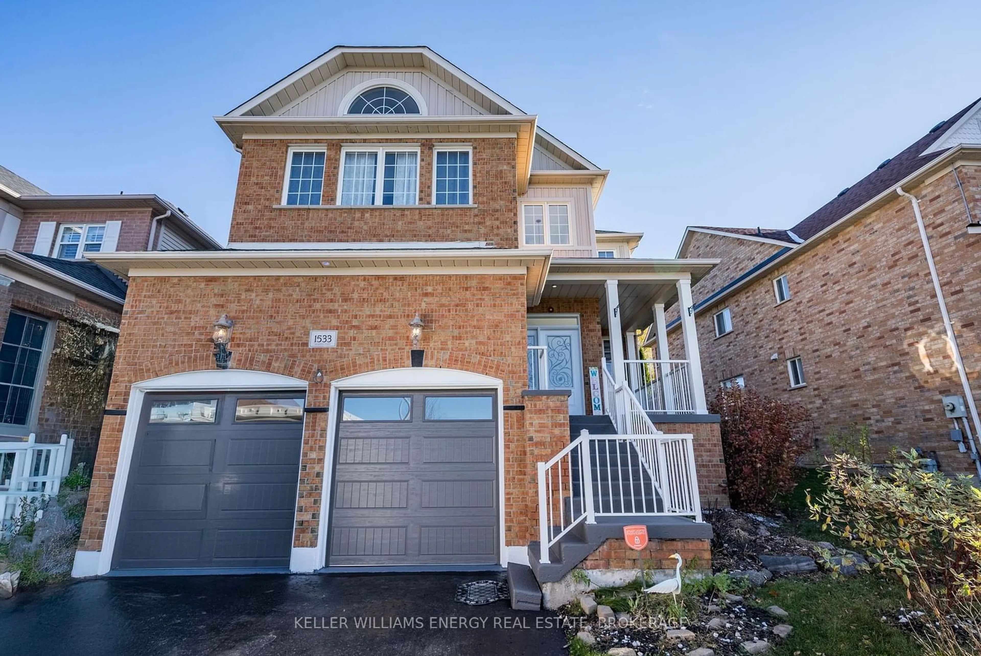 Home with brick exterior material for 1533 Clearbrook Dr, Oshawa Ontario L1K 2P6