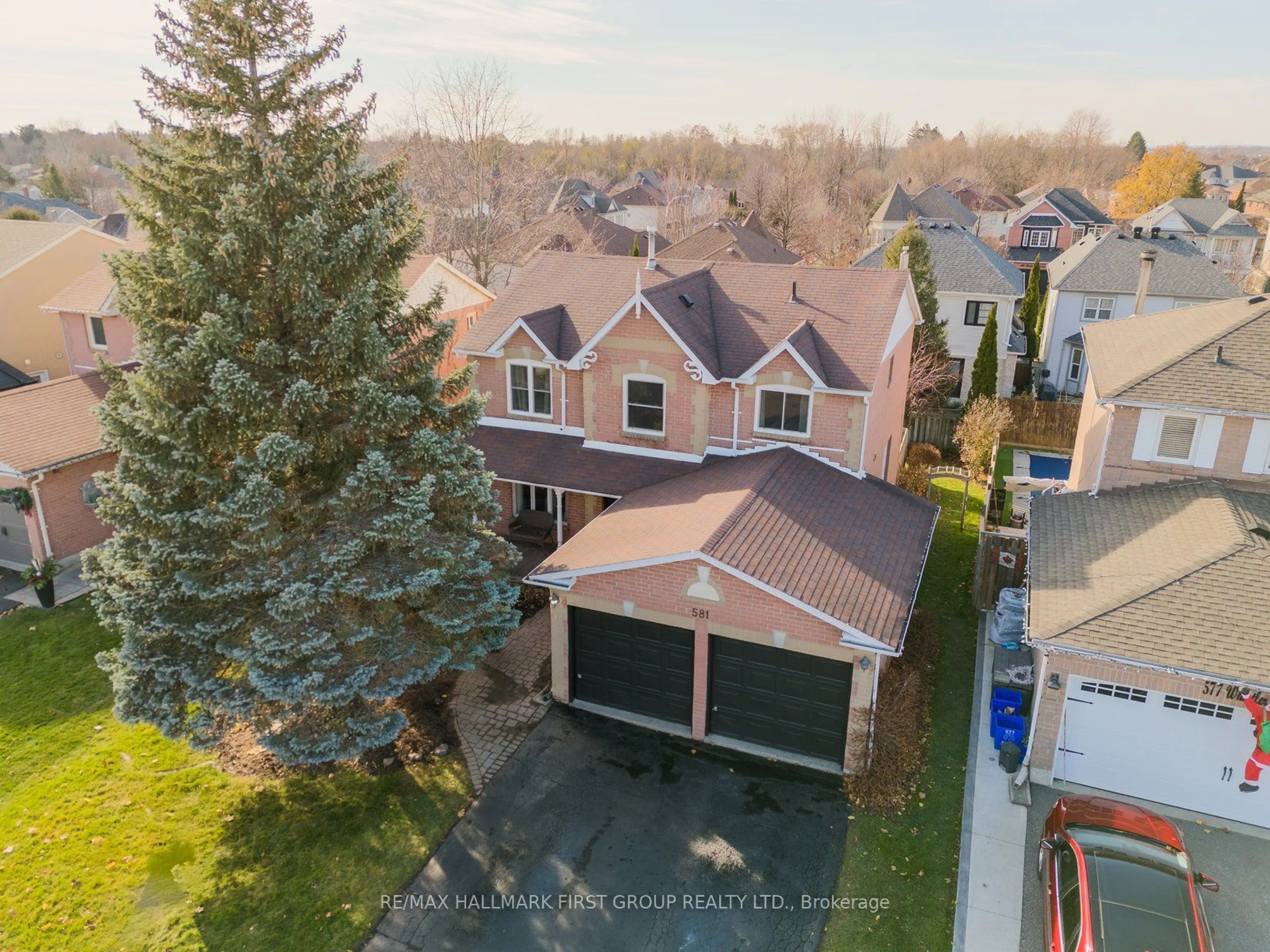 Frontside or backside of a home, the street view for 581 Whistler Dr, Oshawa Ontario L1J 8K1