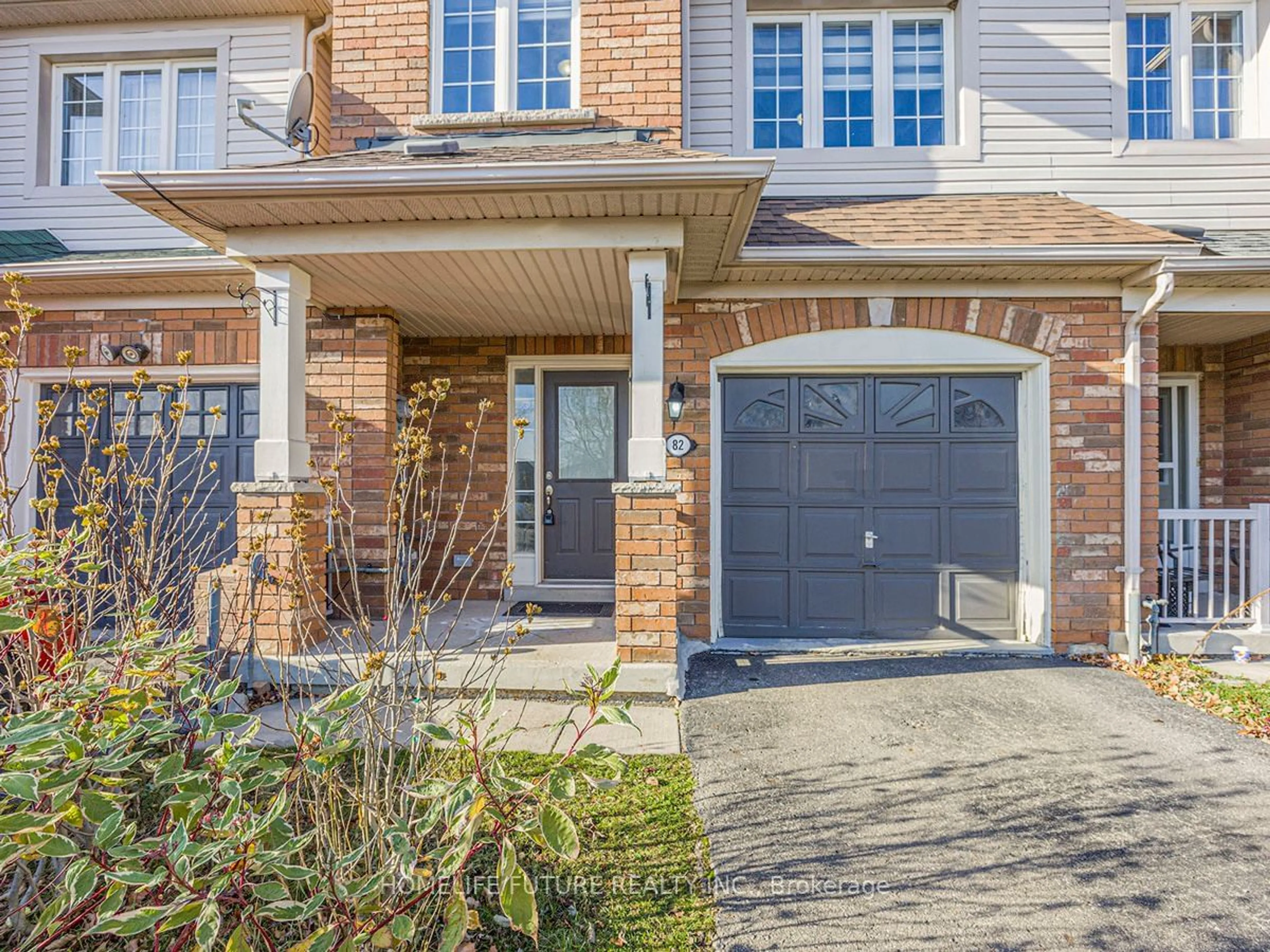 Home with brick exterior material for 82 Gristone Cres, Toronto Ontario M1X 1T6