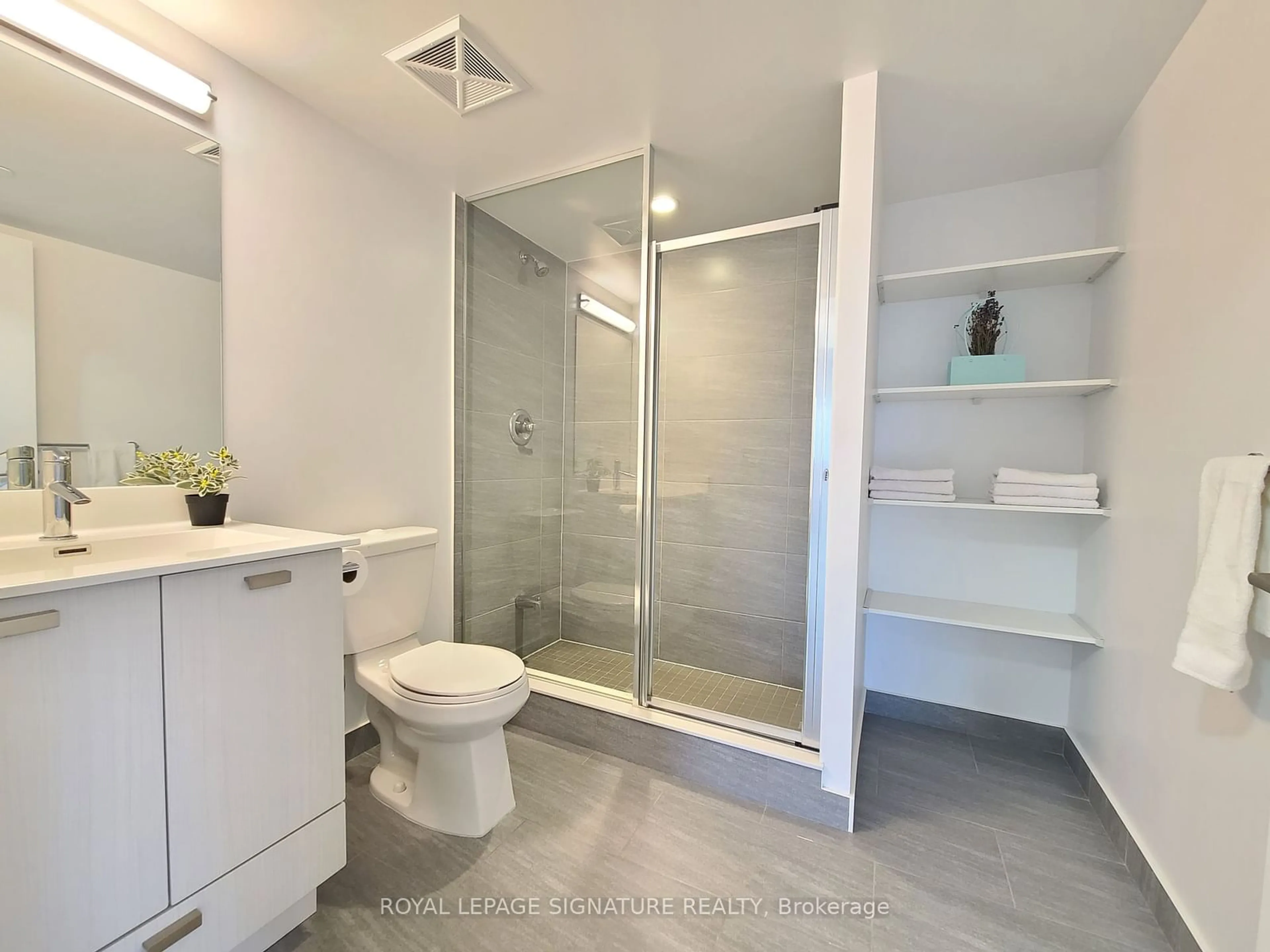 Contemporary bathroom, ceramic/tile floor for 275 Village Green Sq #1223, Toronto Ontario M1S 0L8