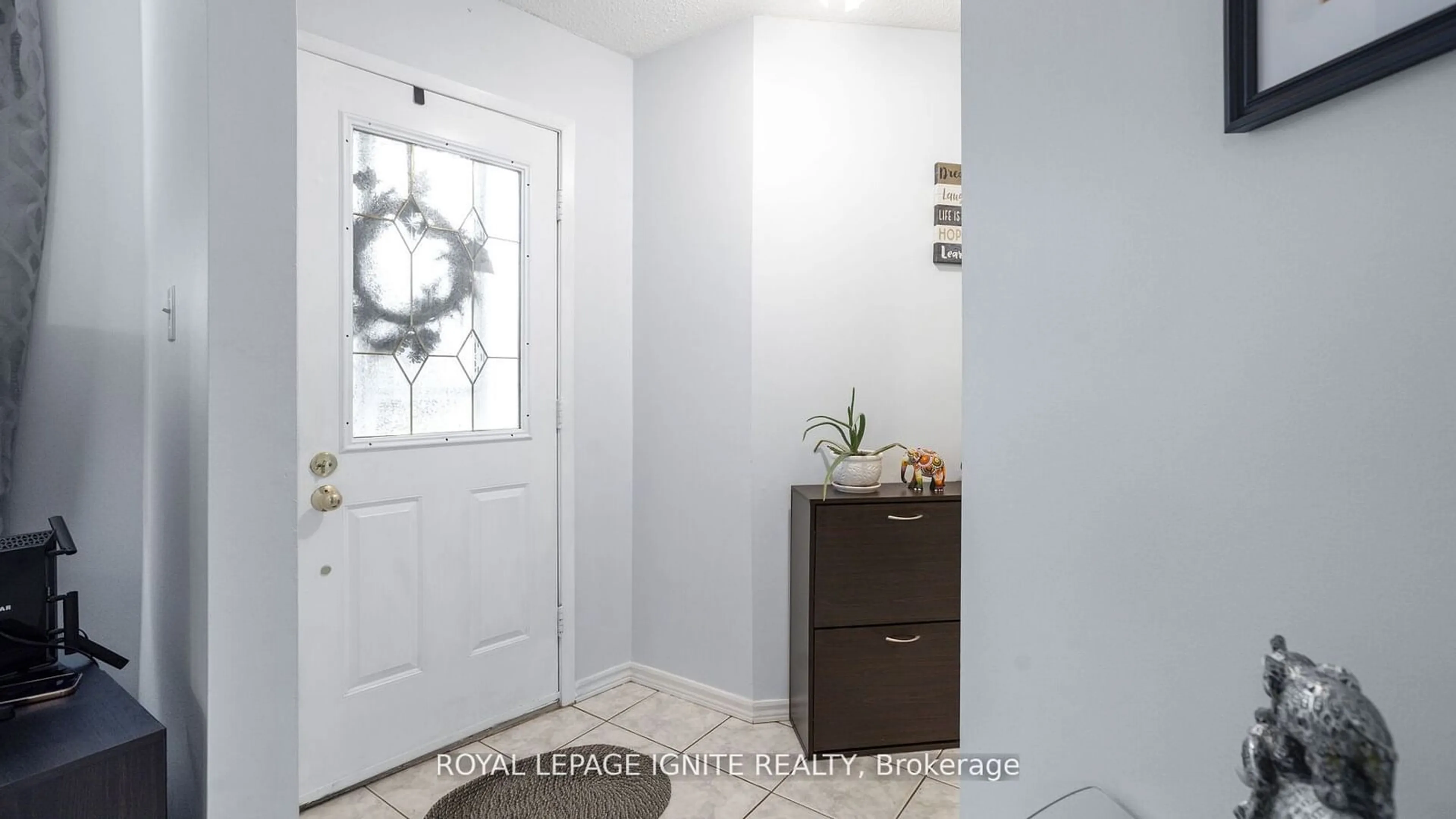 Indoor entryway, wood floors for 34 Mandrake St, Ajax Ontario L1S 5H5