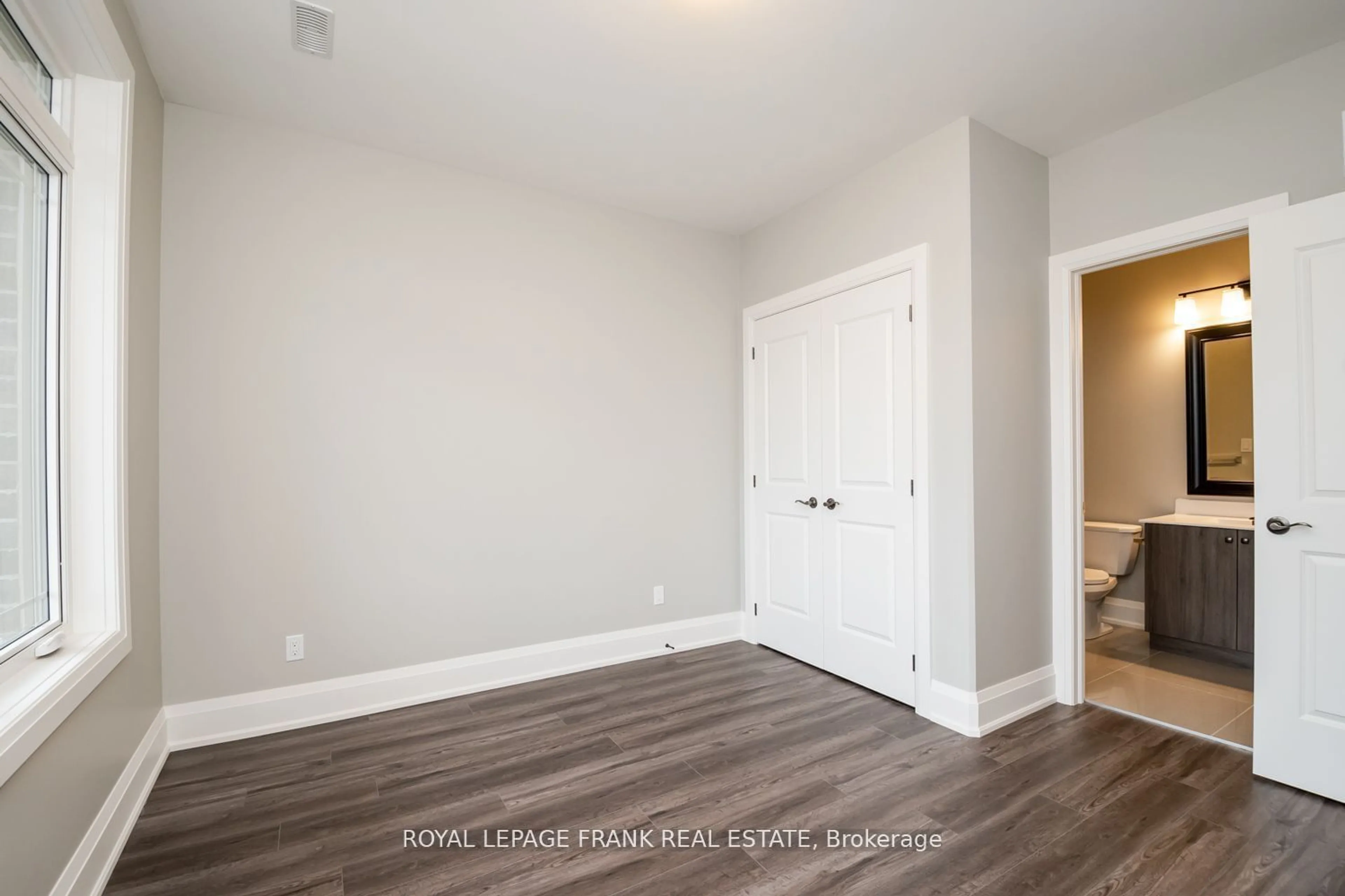 Indoor entryway, wood floors for 16028 Simcoe St, Scugog Ontario L9L 1S7