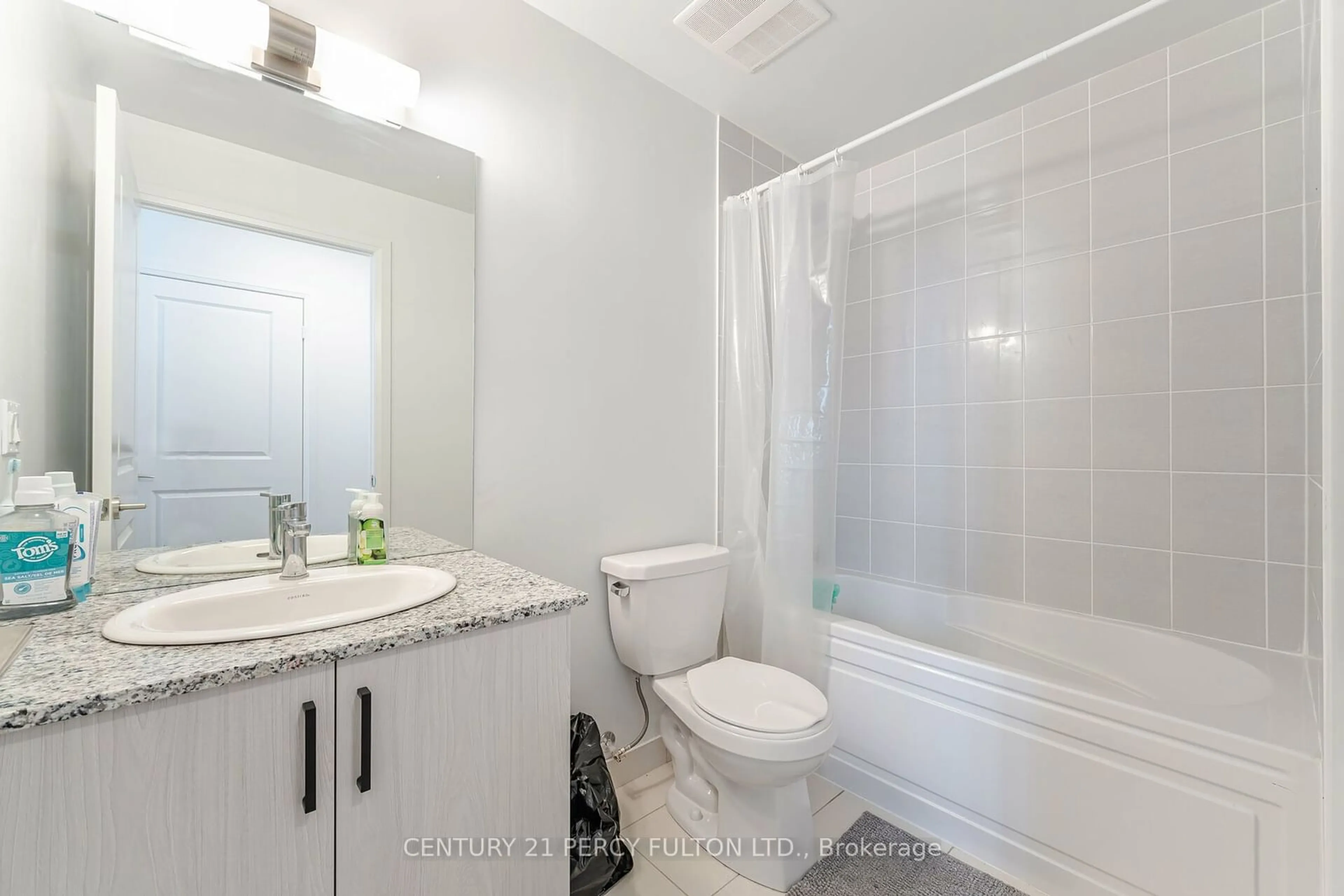 Standard bathroom for 10 Meadowglen Pl #611, Toronto Ontario M1G 0A8