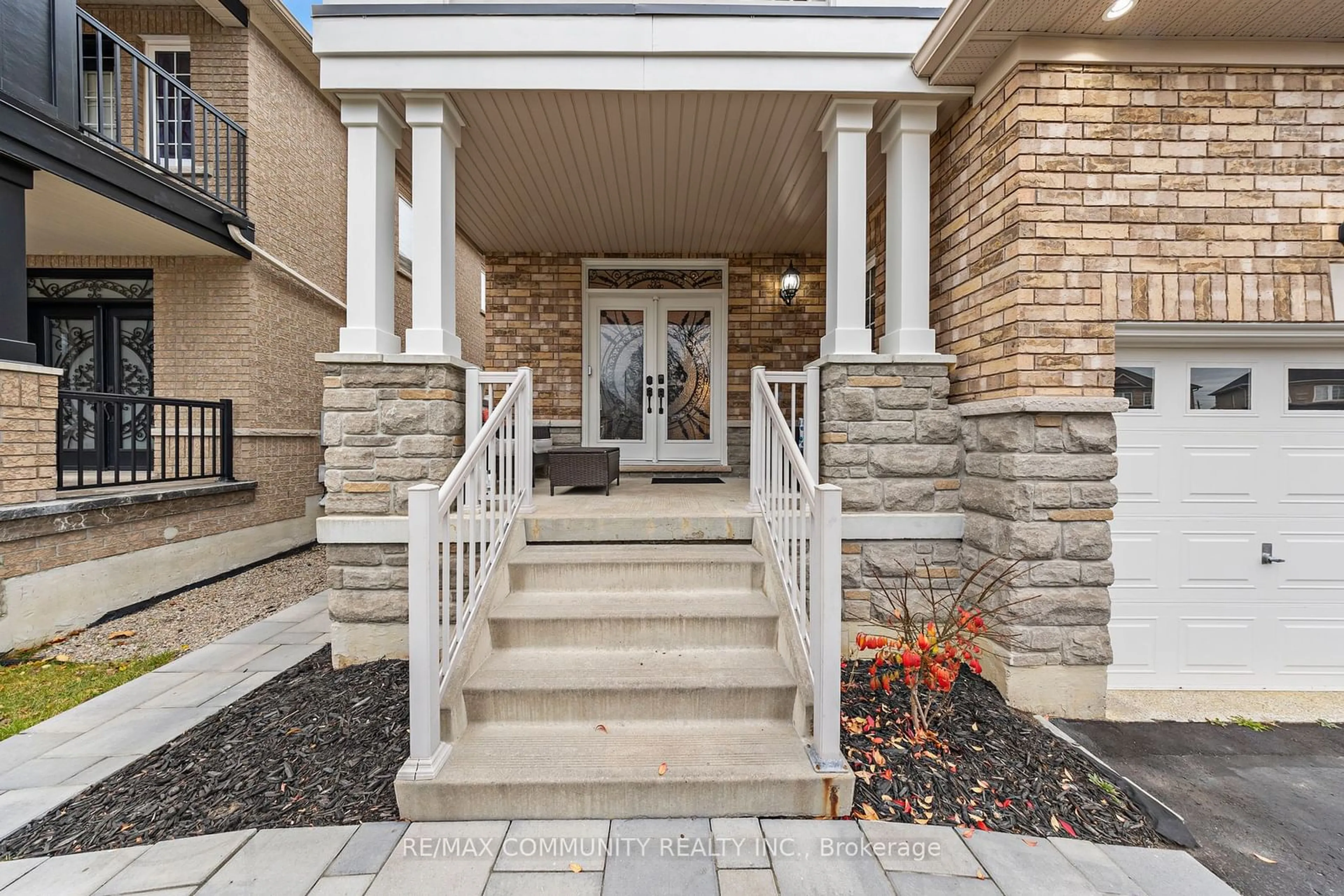 Indoor entryway, wood floors for 117 Sleepy Hollow Pl, Whitby Ontario L1R 0E4