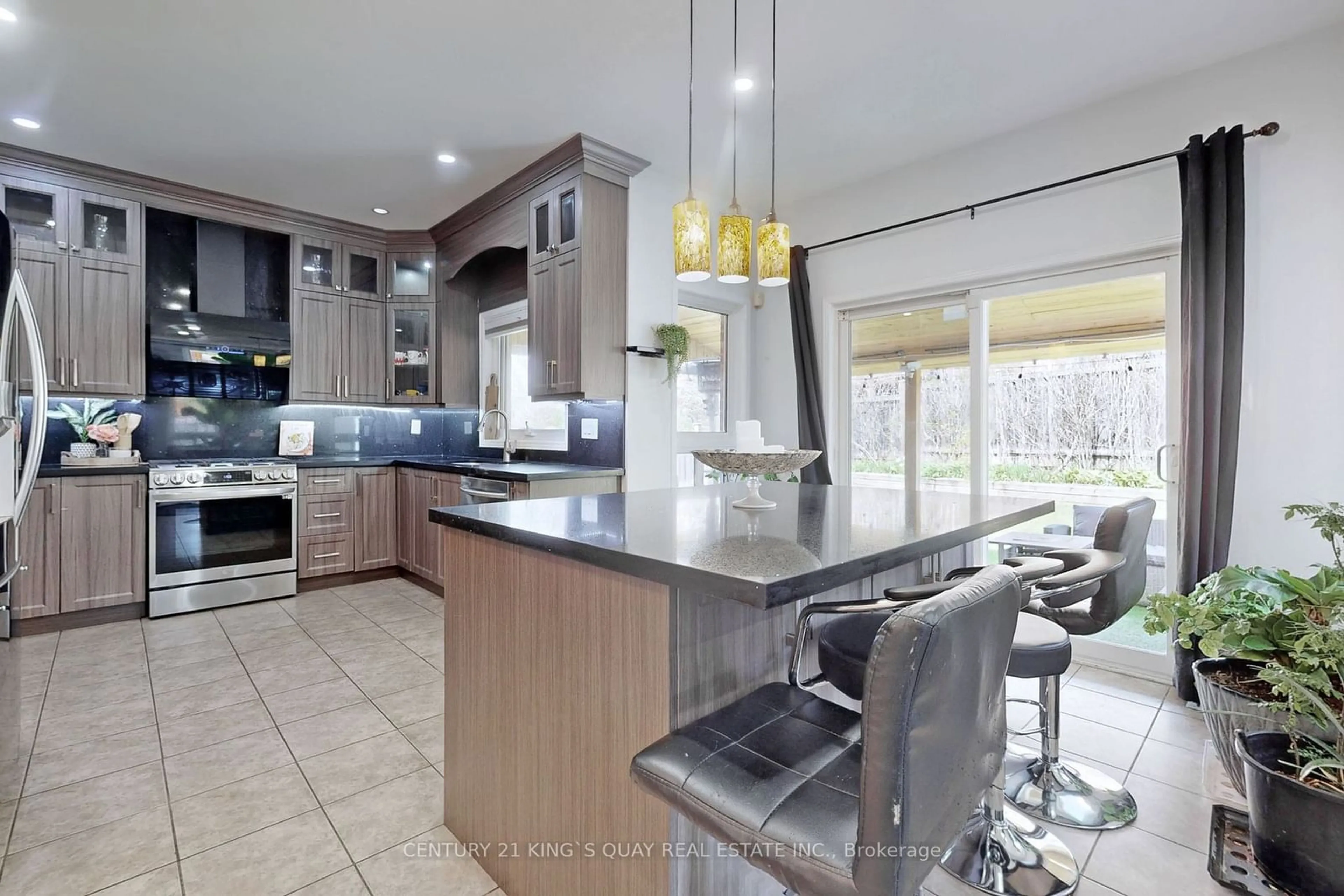 Contemporary kitchen, wood floors, cottage for 1418 Livesey Dr, Oshawa Ontario L1K 0G9